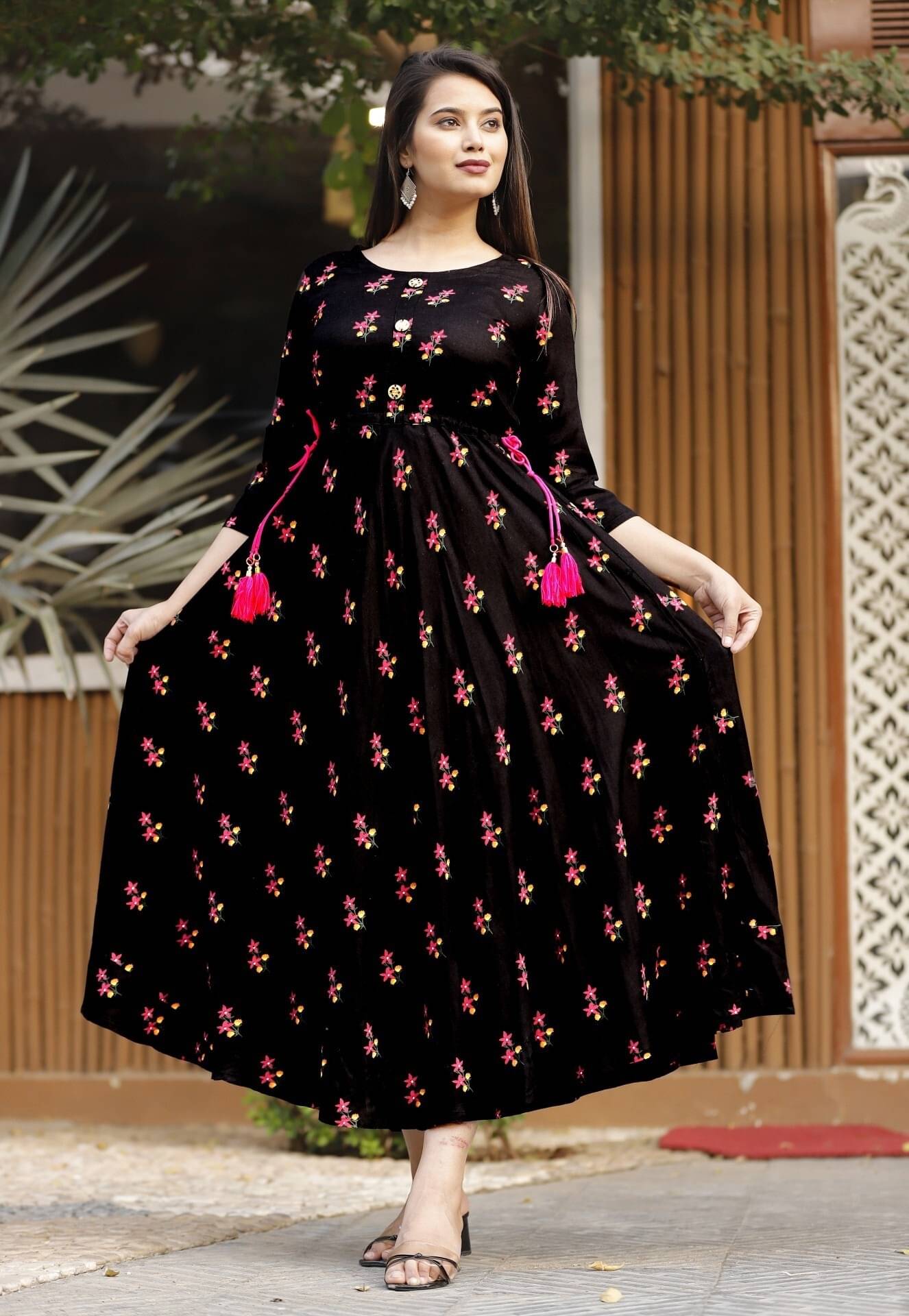     			anushansa Pack of 1 Rayon Printed Anarkali Women's Kurti - ( Black )