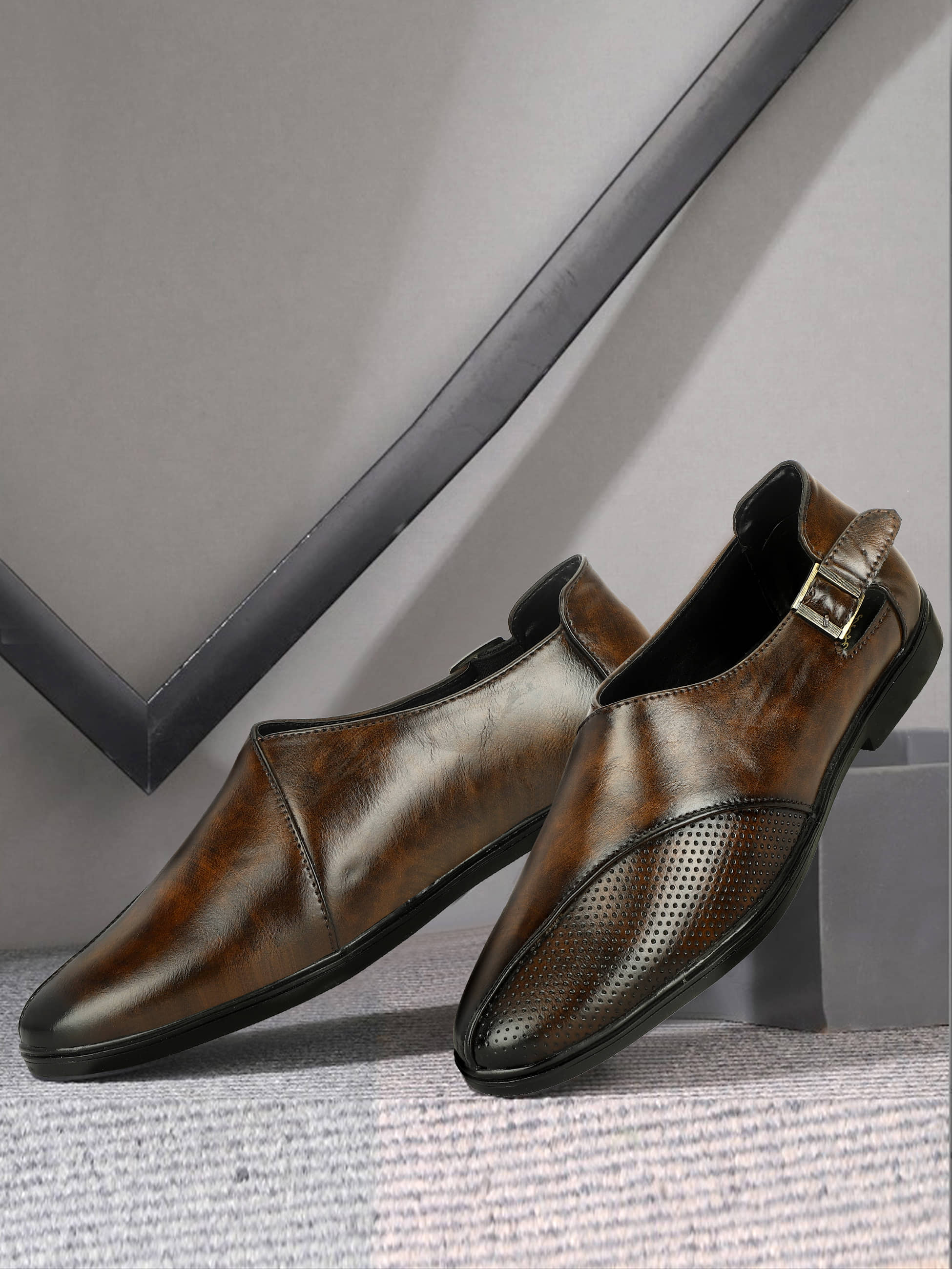 Buxton - Brown Men's Sandals