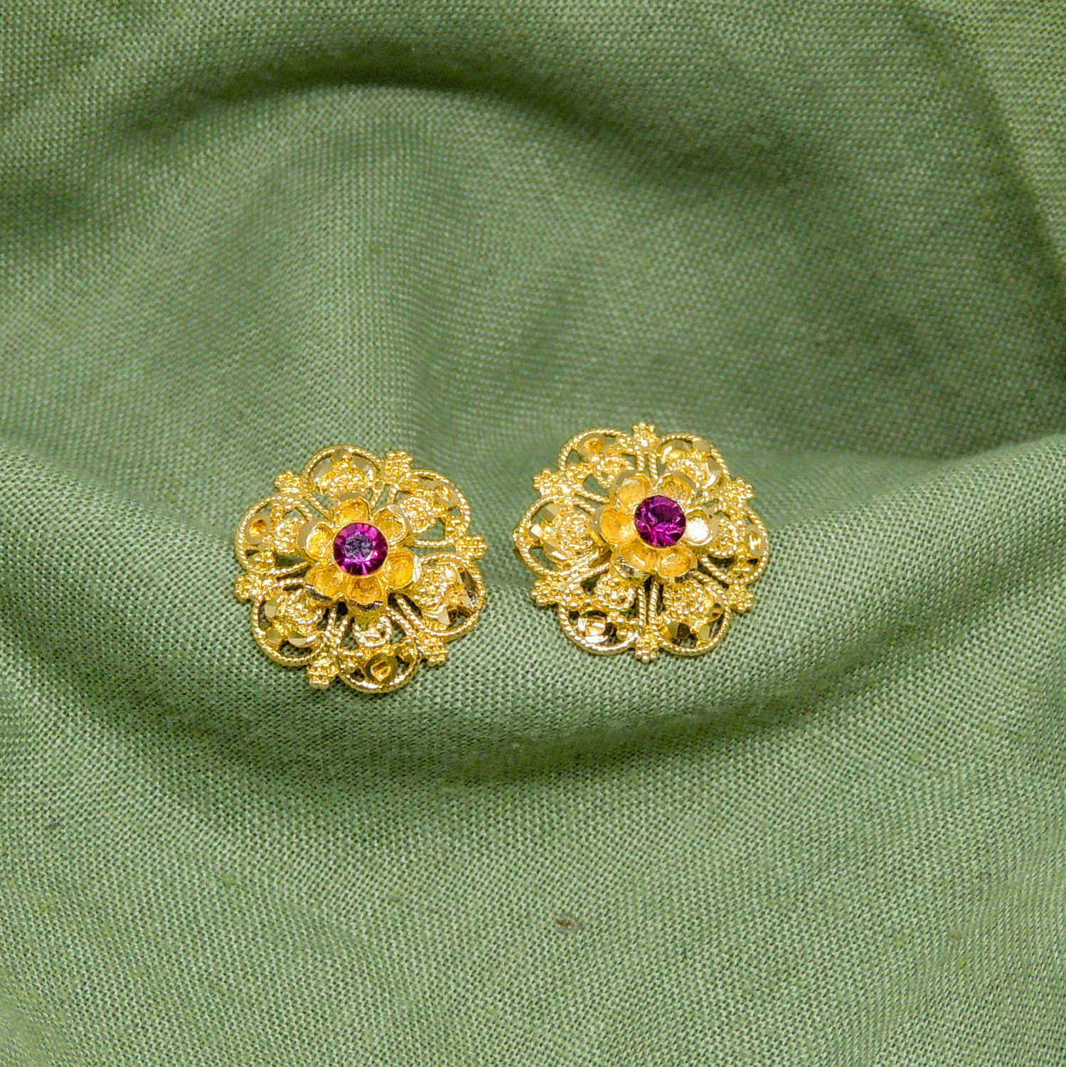     			LUV FASHION Fluorescent Pink Stud Earrings ( Pack of 1 )