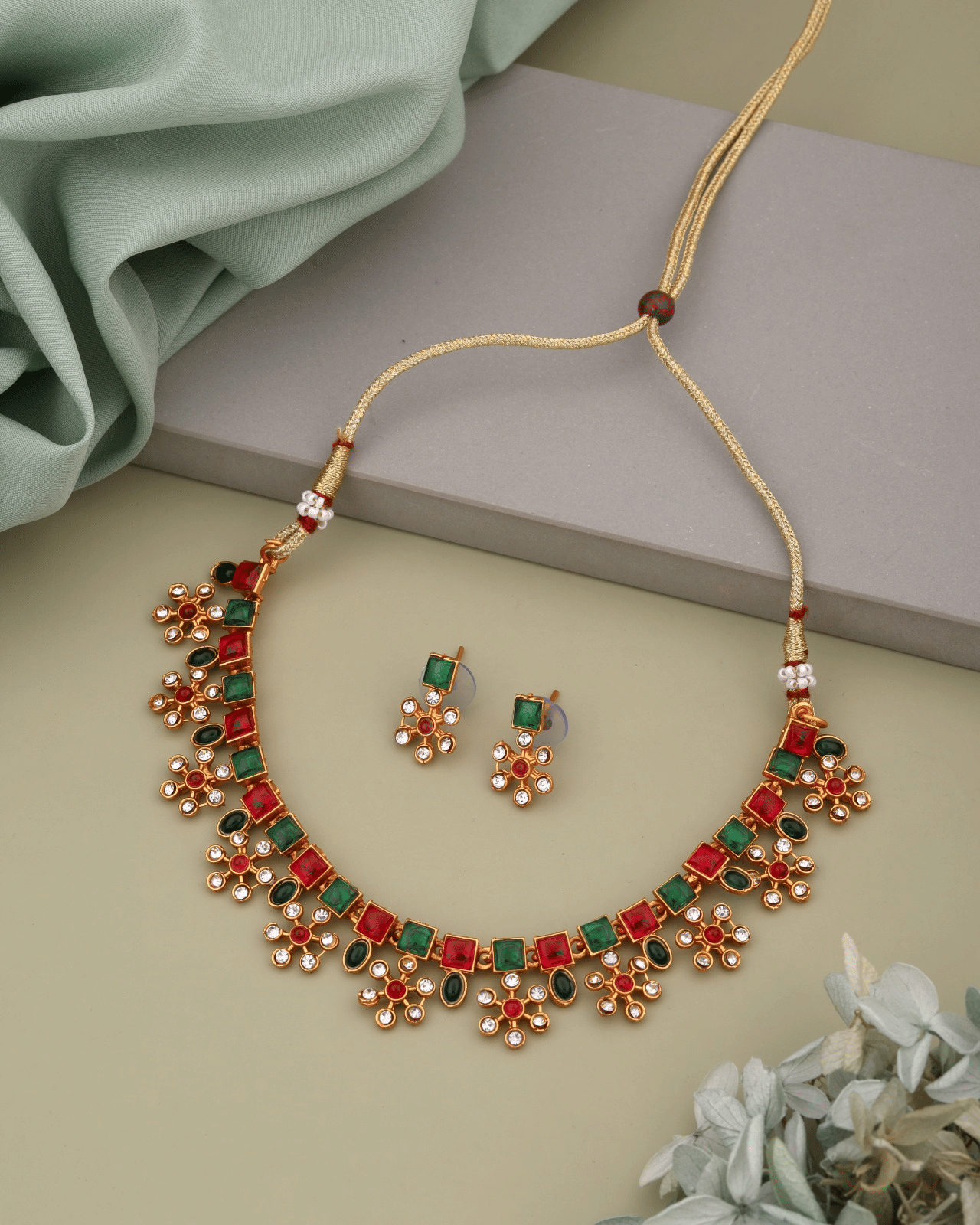     			RIENTA JWL Multi Color Alloy Necklace Set ( Pack of 1 )