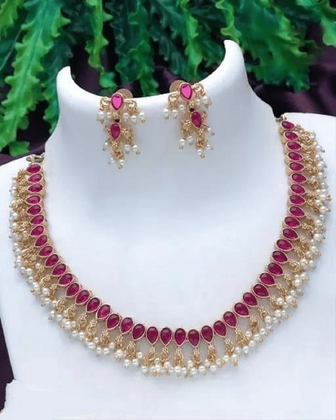     			RIENTA JWL Red Alloy Necklace Set ( Pack of 1 )