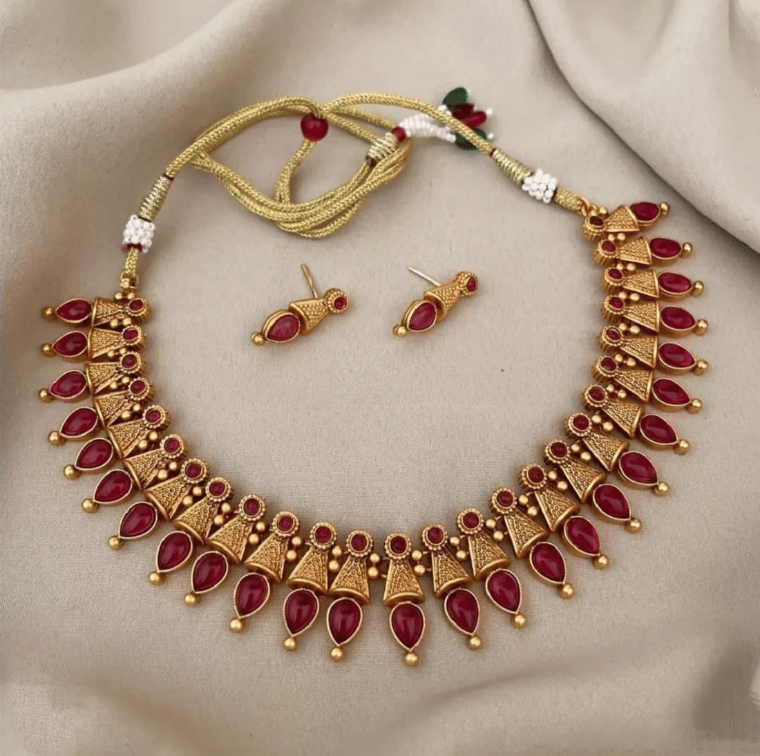     			RIENTA JWL Red Alloy Necklace Set ( Pack of 1 )