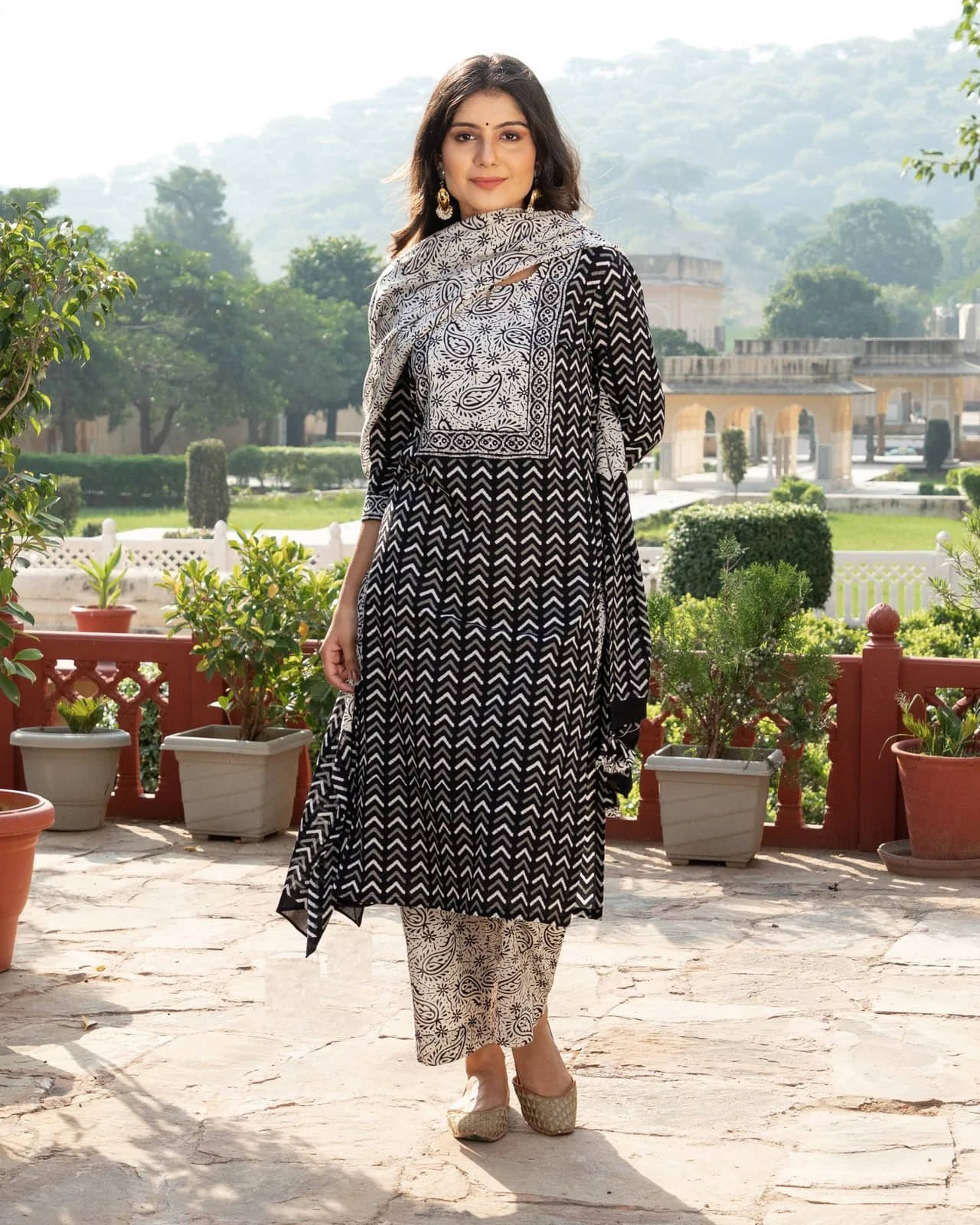 Royal Export Cotton Blend Printed Kurti With Pants Women's Stitched Salwar Suit - Black ( Pack of 1 )