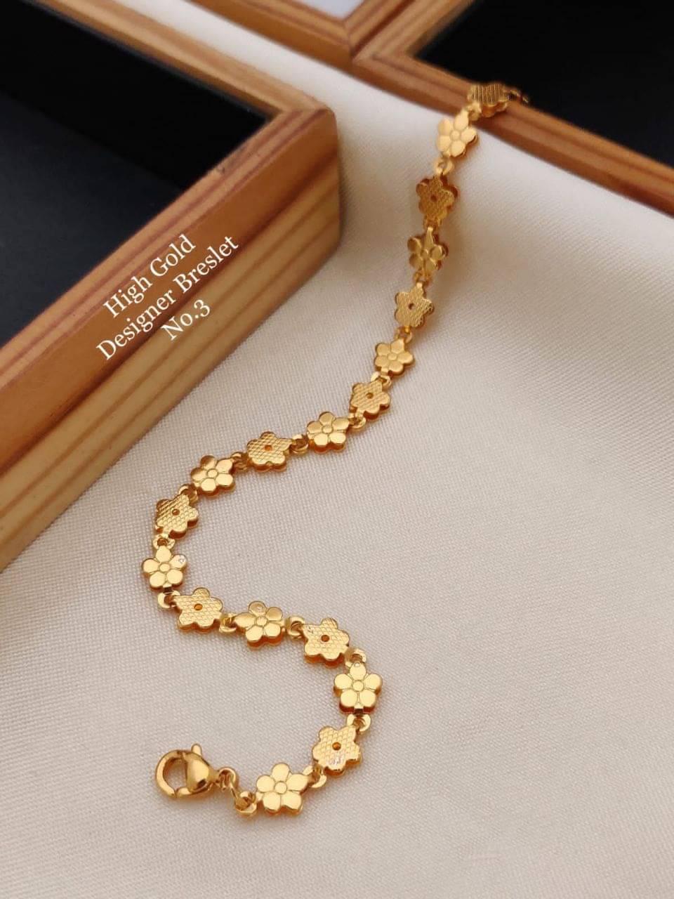     			Shivay Fashion Gold Bracelet ( Pack of 1 )