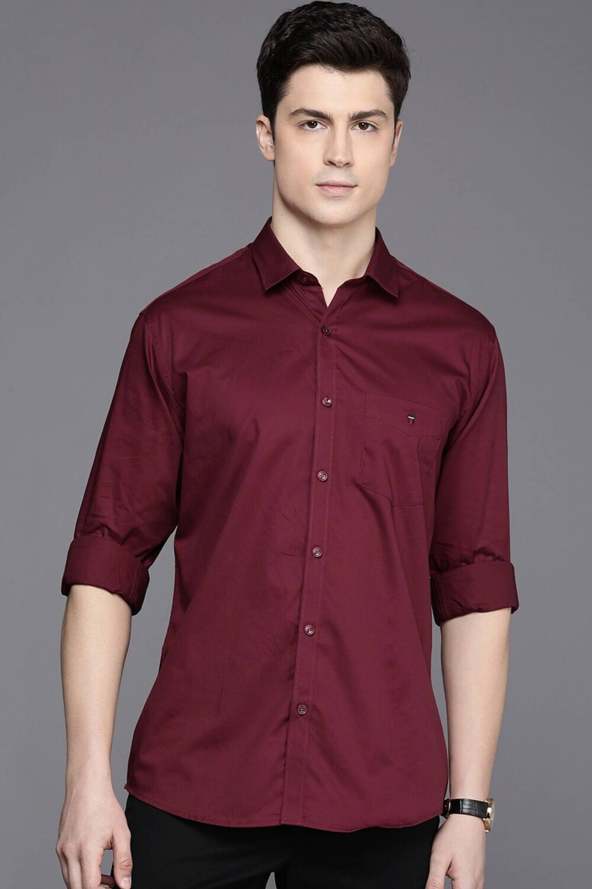 VERTUSY Cotton Blend Regular Fit Solids Full Sleeves Men's Casual Shirt - Maroon ( Pack of 1 ) VERTUSY Cotton Blend Regular Fit Solids Full Sleeves Men's Casual Shirt - Maroon ( Pack of 1 )