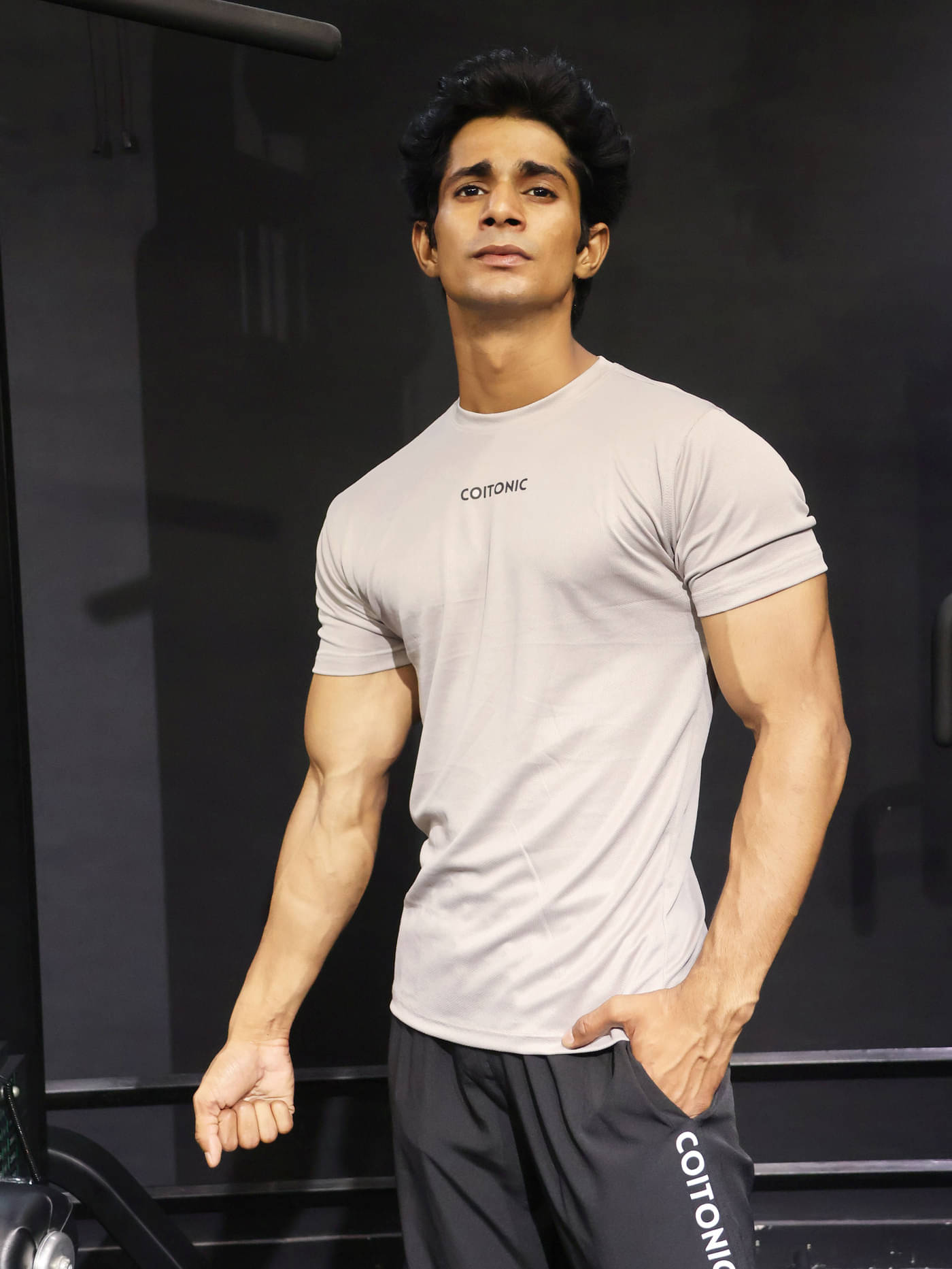 Coitonic Cotton Blend Slim Fit Solid Half Sleeves Men's Round T-Shirt - Beige ( Pack of 1 ) Coitonic Cotton Blend Slim Fit Solid Half Sleeves Men's Round T-Shirt - Beige ( Pack of 1 )