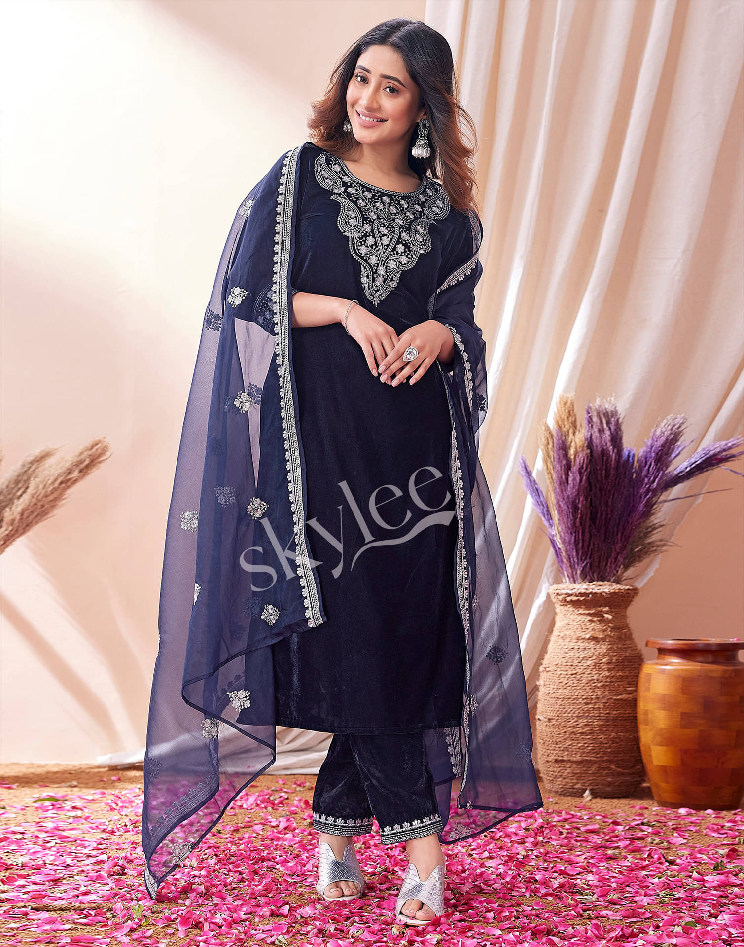 Skylee Velvet Embroidered Kurti With Pants Women's Stitched Salwar Suit - Navy Blue ( Pack of 1 ) Skylee Velvet Embroidered Kurti With Pants Women's Stitched Salwar Suit - Navy Blue ( Pack of 1 )