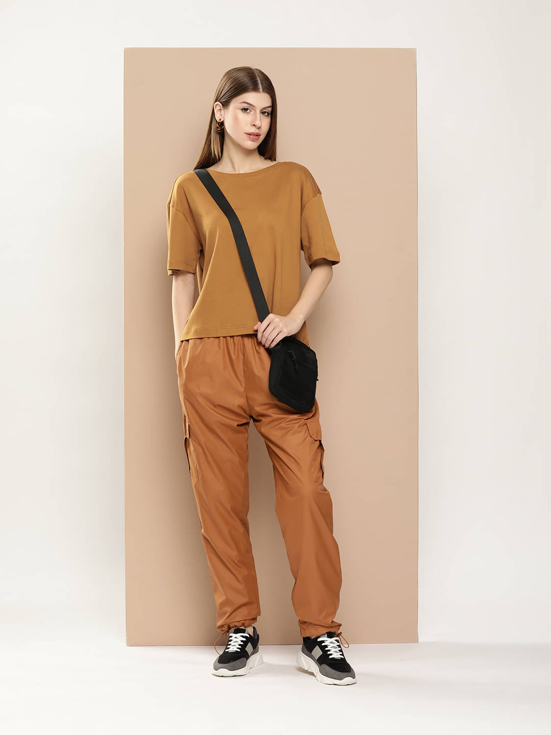     			Bene Kleed Women Cotton Solid Oversized Fit Round Neck T-Shirt ( Brown )