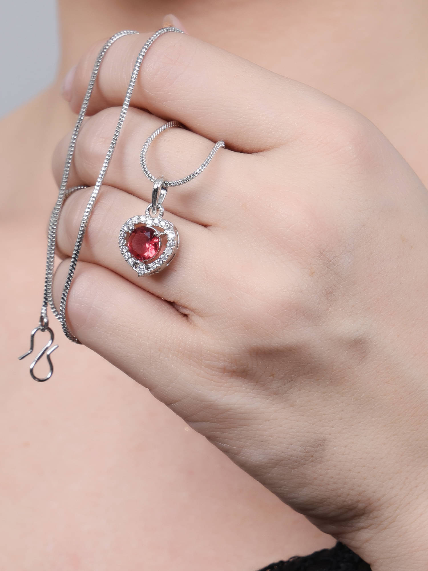     			Sunhari Jewels Red Pendant ( Pack of 1 )