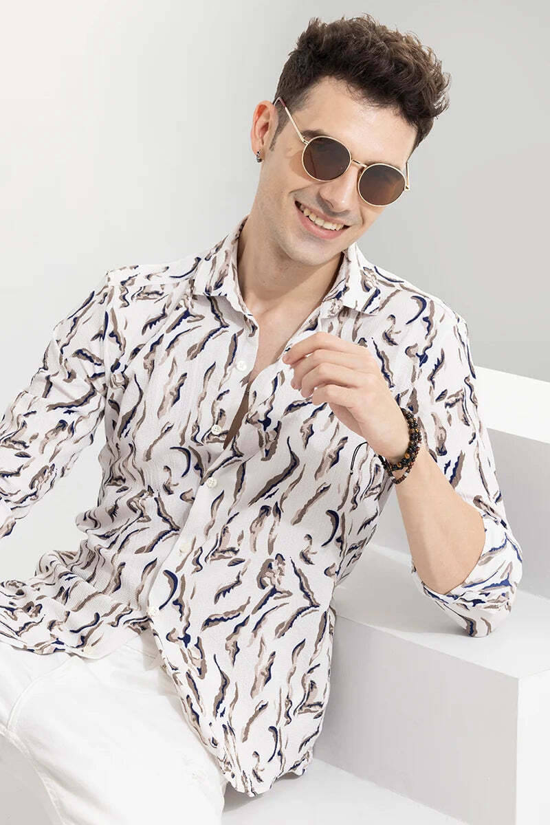     			U TURN Cotton Blend Slim Fit Printed Full Sleeves Men's Casual Shirt - White ( Pack of 1 )