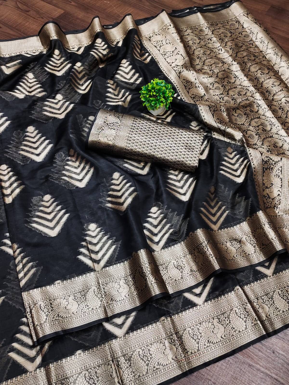 supalee Tex Organza Woven Saree With Unstitched Blouse Piece ( Black )     			supalee Tex Organza Woven Saree With Unstitched Blouse Piece ( Black )