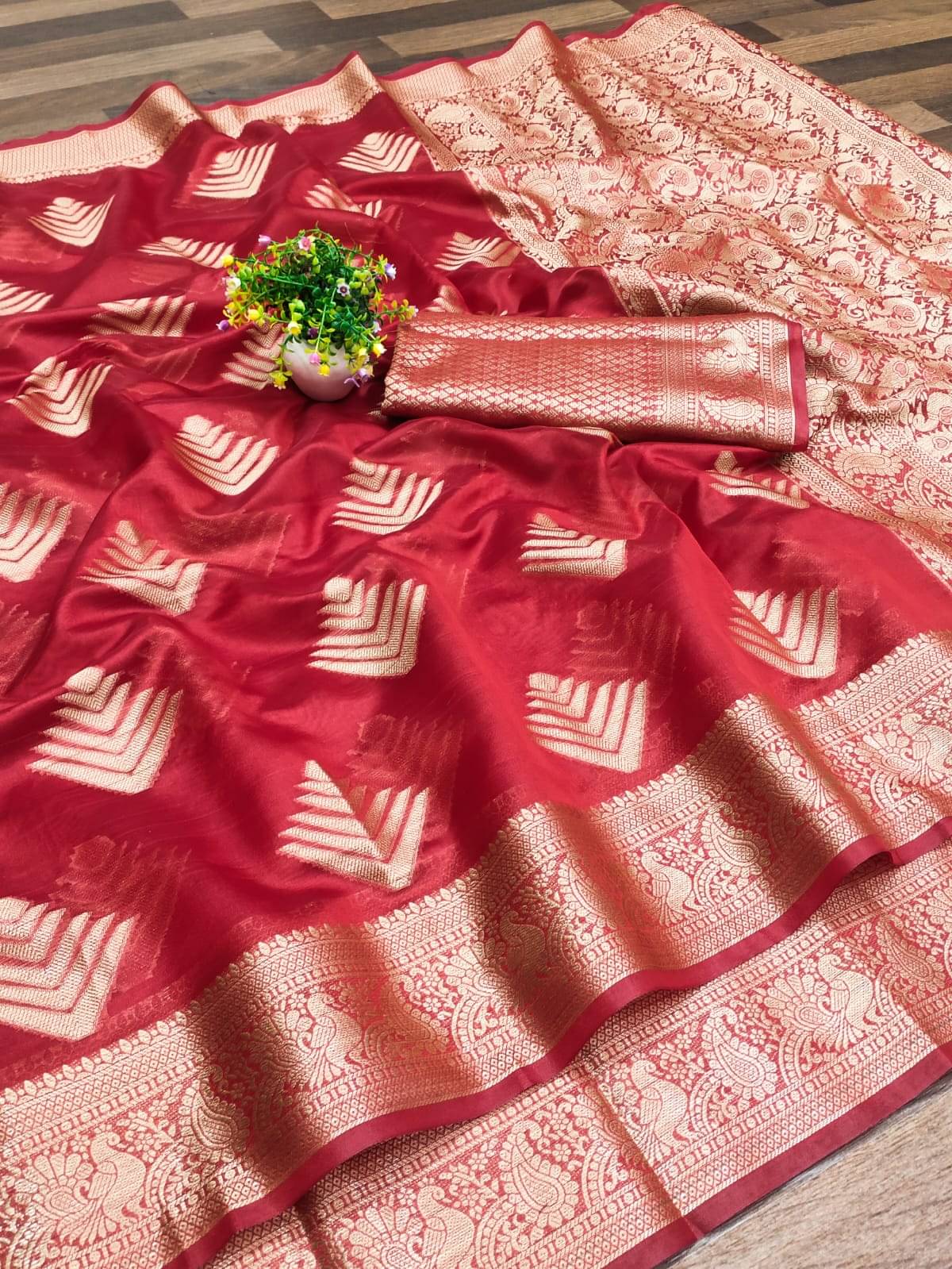 supalee Tex Organza Woven Saree With Unstitched Blouse Piece ( Red ) supalee Tex Organza Woven Saree With Unstitched Blouse Piece ( Red )