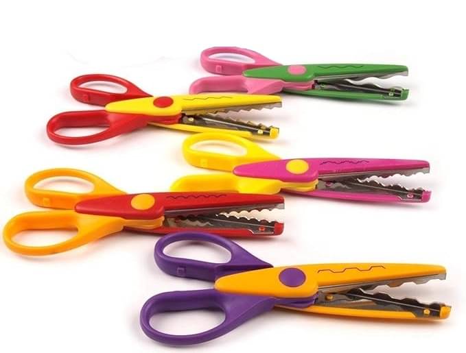     			Eclet 5 PCS Designer Shape Cutter Scissor Pack of Different Design, Zig Zag Scissor for DIY Craft Work, Project Work, Border Making and Scrapbooking, Multicolor, Designer Shape Scissor Pack of 5