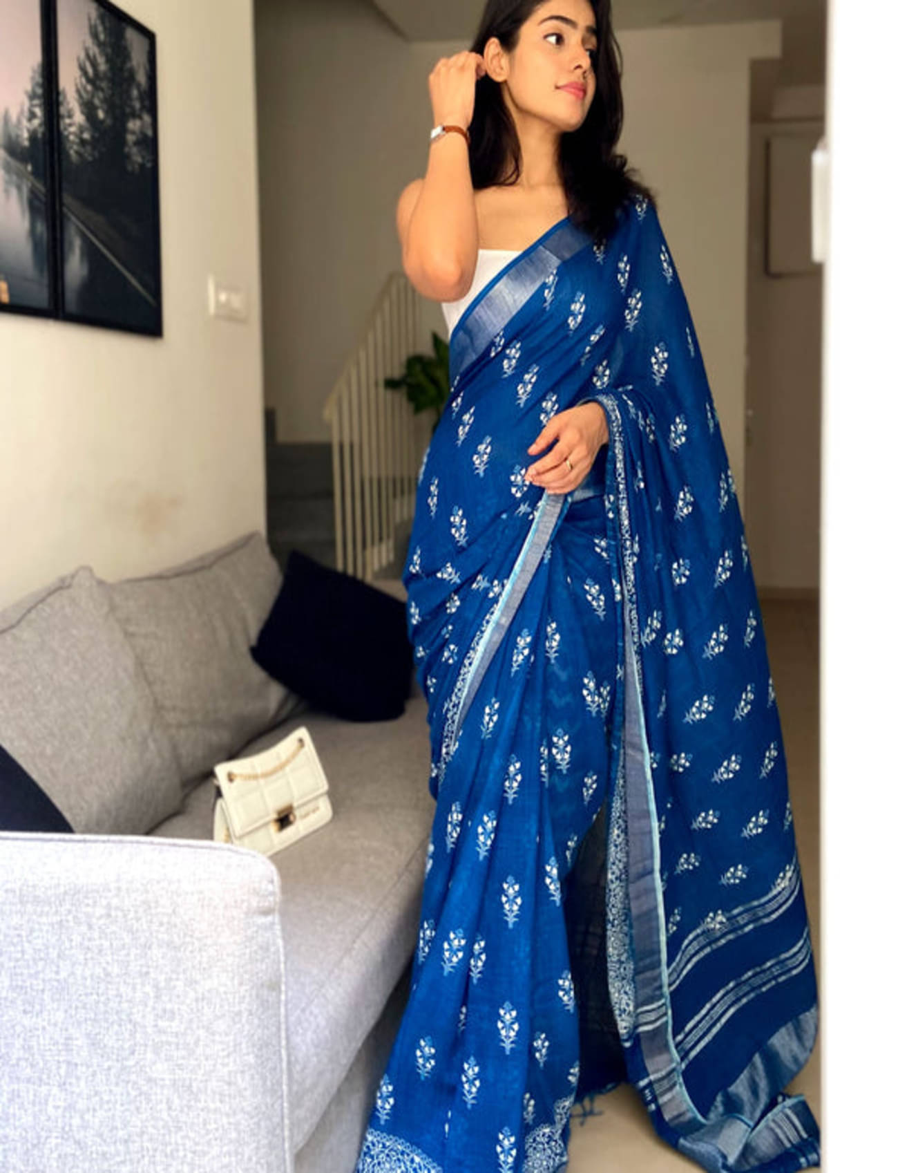     			NightBlue Linen Self Design Saree With Unstitched Blouse Piece ( SkyBlue )