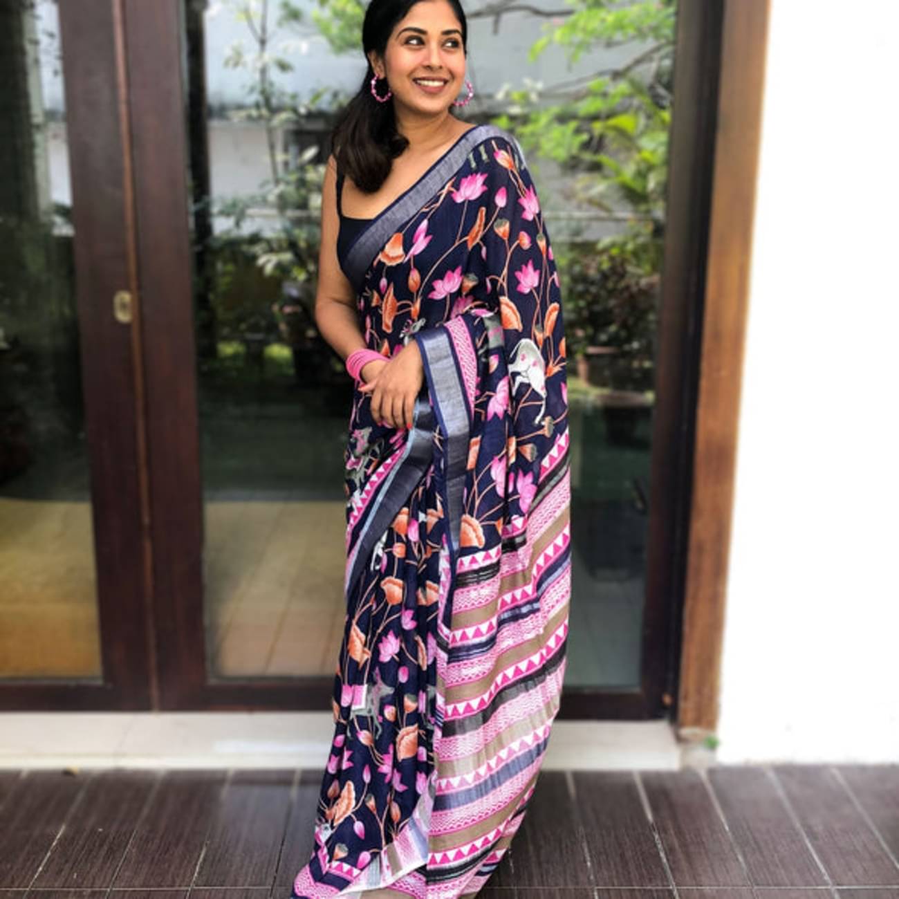NightBlue Linen Printed Saree With Unstitched Blouse Piece ( Navy Blue ) NightBlue Linen Printed Saree With Unstitched Blouse Piece ( Navy Blue )