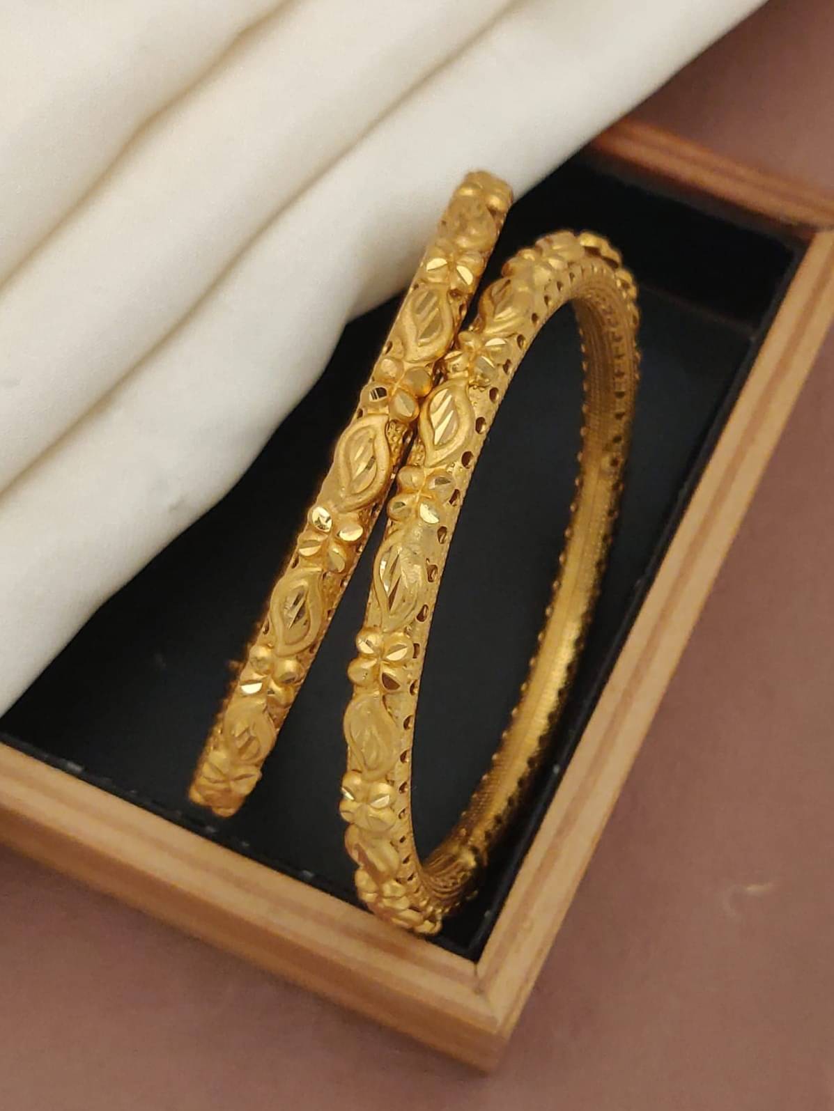     			Shivay Fashion Gold Bangle Set ( Pack of 1 )