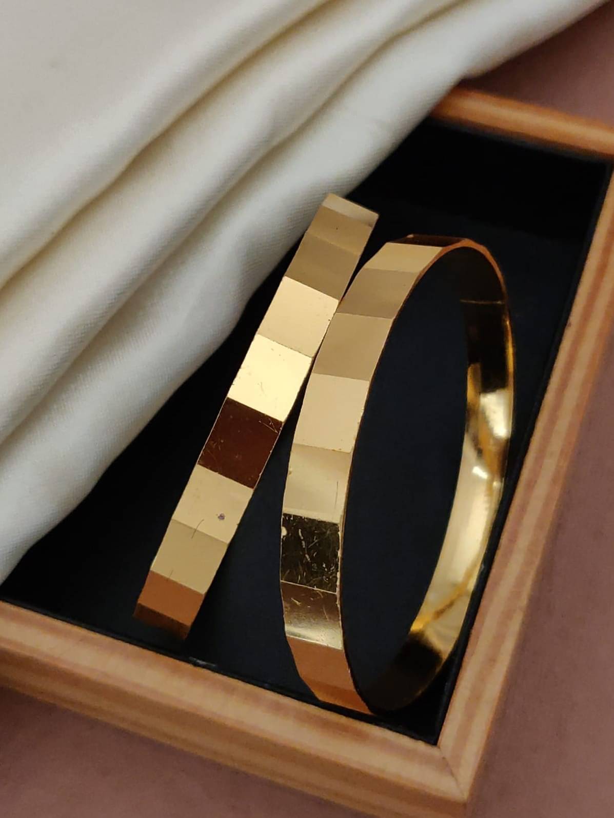 Shivay Fashion Gold Bangle Set ( Pack of 1 ) Shivay Fashion Gold Bangle Set ( Pack of 1 )