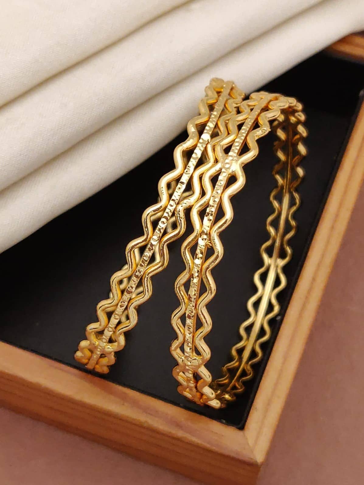 Shivay Fashion Gold Bangle Set ( Pack of 1 ) - Bangles & Bracelets | Buy online on ZillyBuy