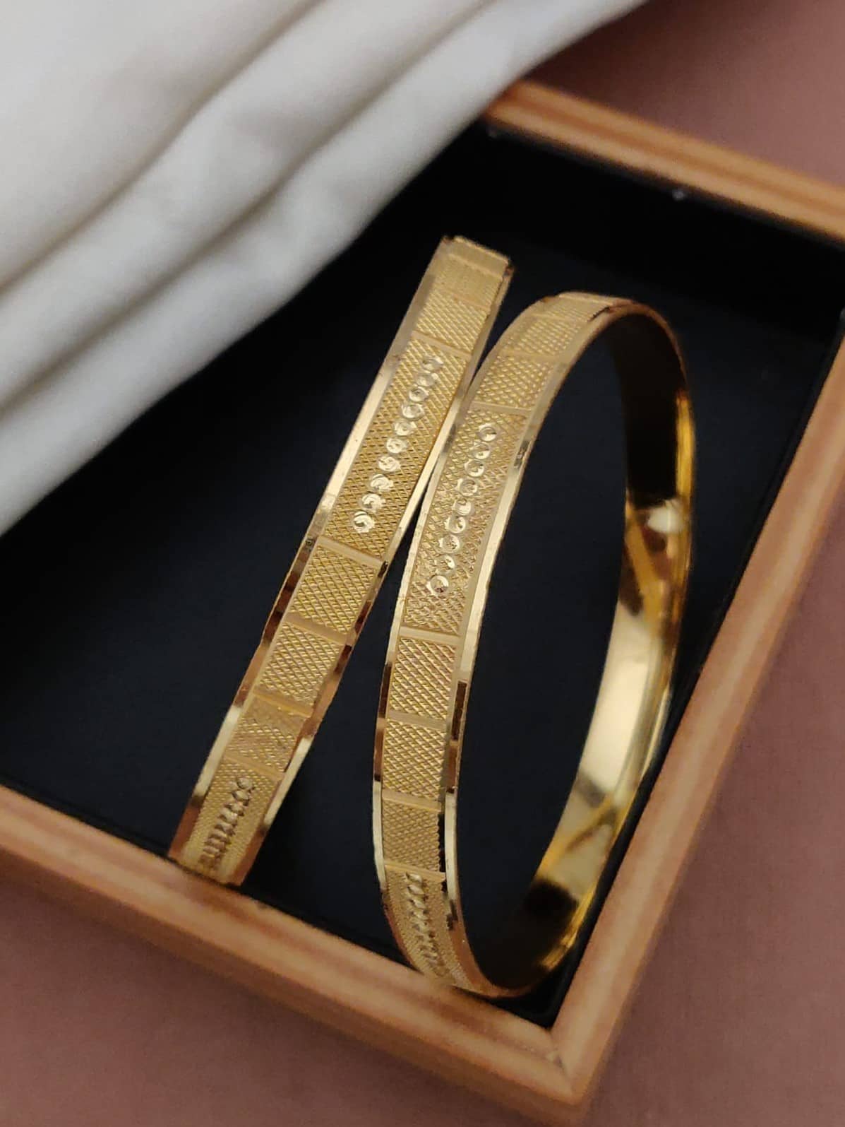 Shivay Fashion Gold Bangle Set ( Pack of 1 ) - Bangles & Bracelets | Buy online on ZillyBuy