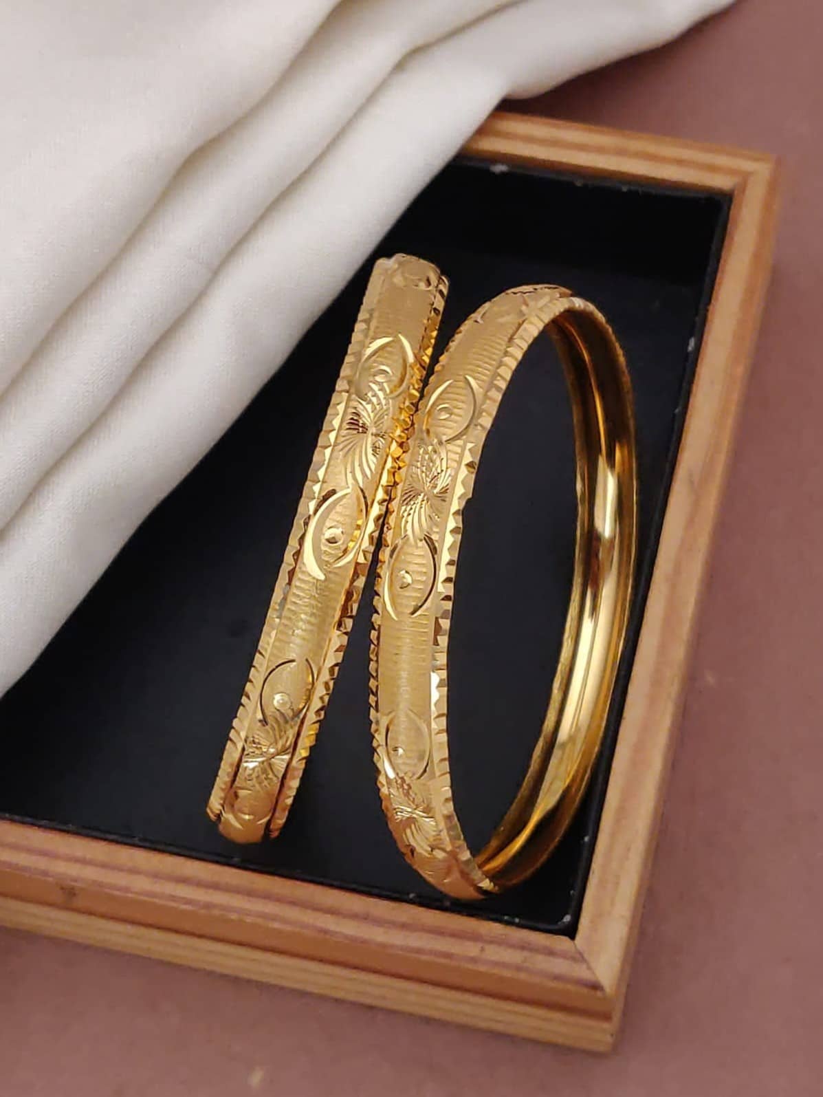 Shivay Fashion Gold Bangle Set ( Pack of 1 ) - Bangles & Bracelets | Buy online on ZillyBuy