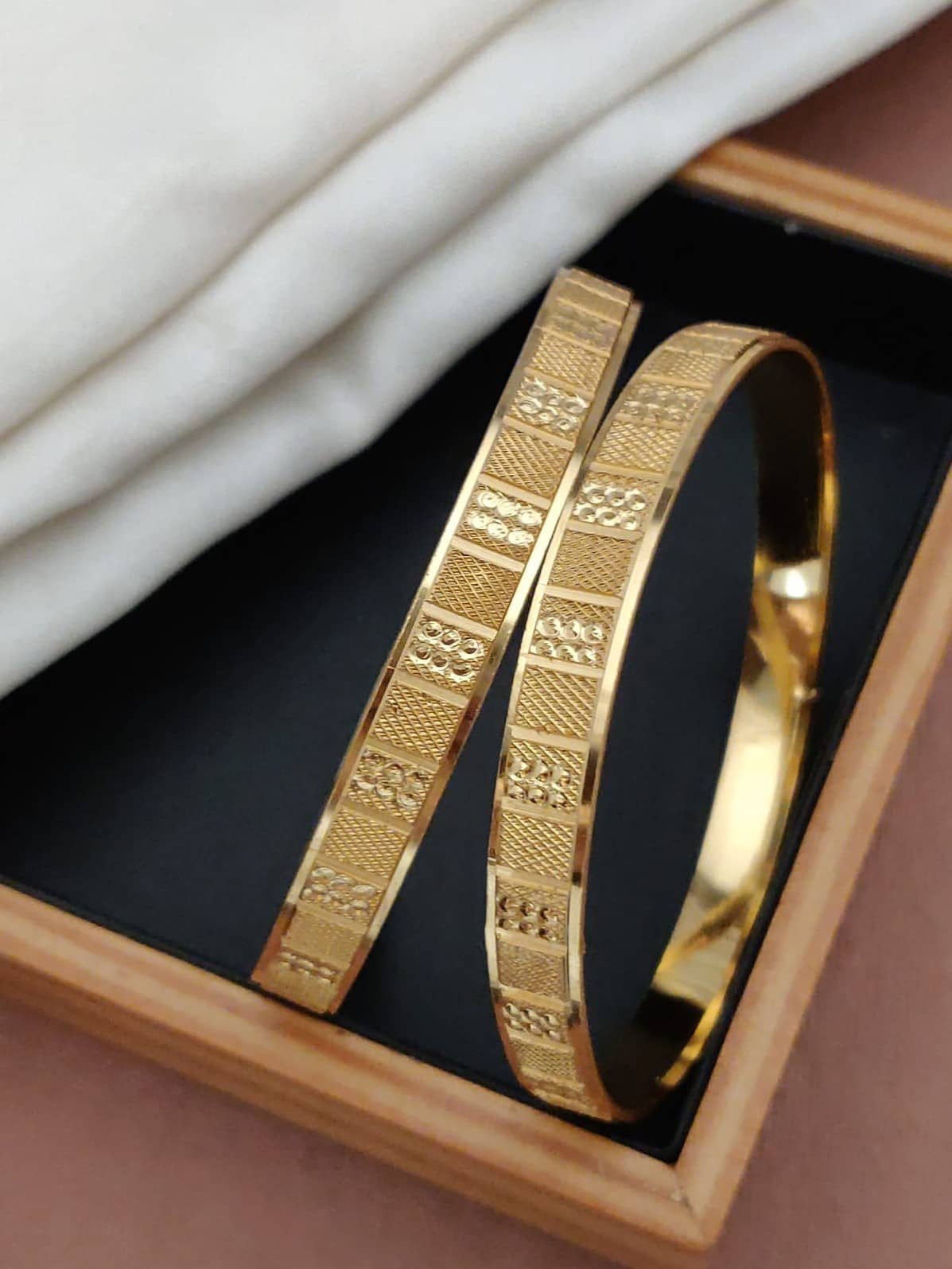 Shivay Fashion Gold Bangle Set ( Pack of 1 ) - Bangles & Bracelets | Buy online on ZillyBuy