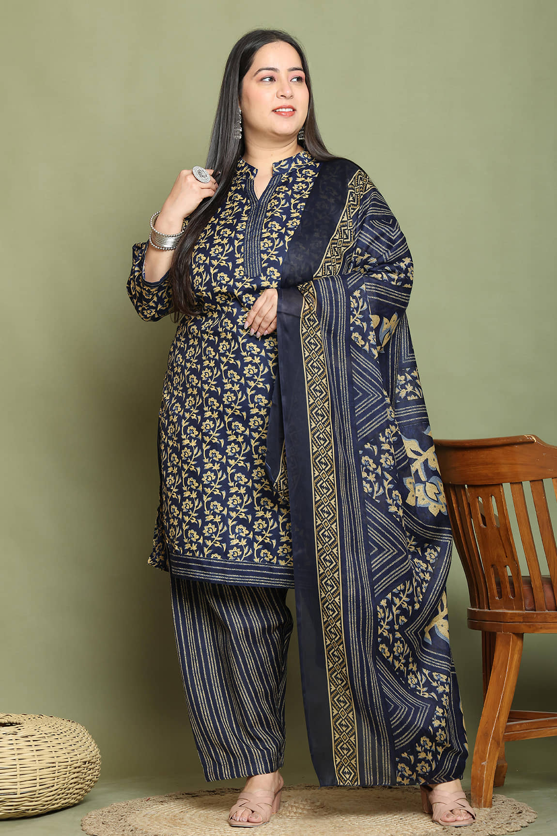 wonder weave Women Cotton Blend Printed Straight Kurti With Patiala Salwar ( Navy Blue )