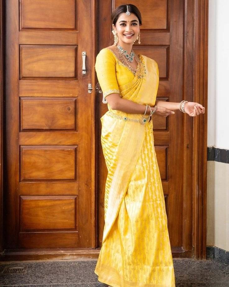     			A TO Z CART Jacquard Embellished Saree With Unstitched Blouse Piece ( Yellow )