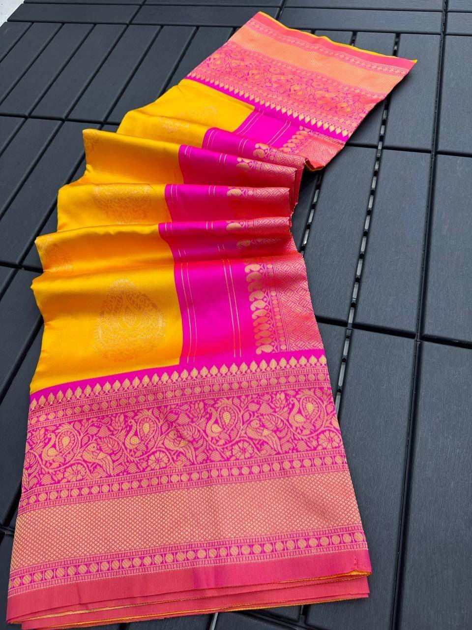 Apnisha Jacquard Embellished Saree With Unstitched Blouse Piece ( Yellow ) Apnisha Jacquard Embellished Saree With Unstitched Blouse Piece ( Yellow )