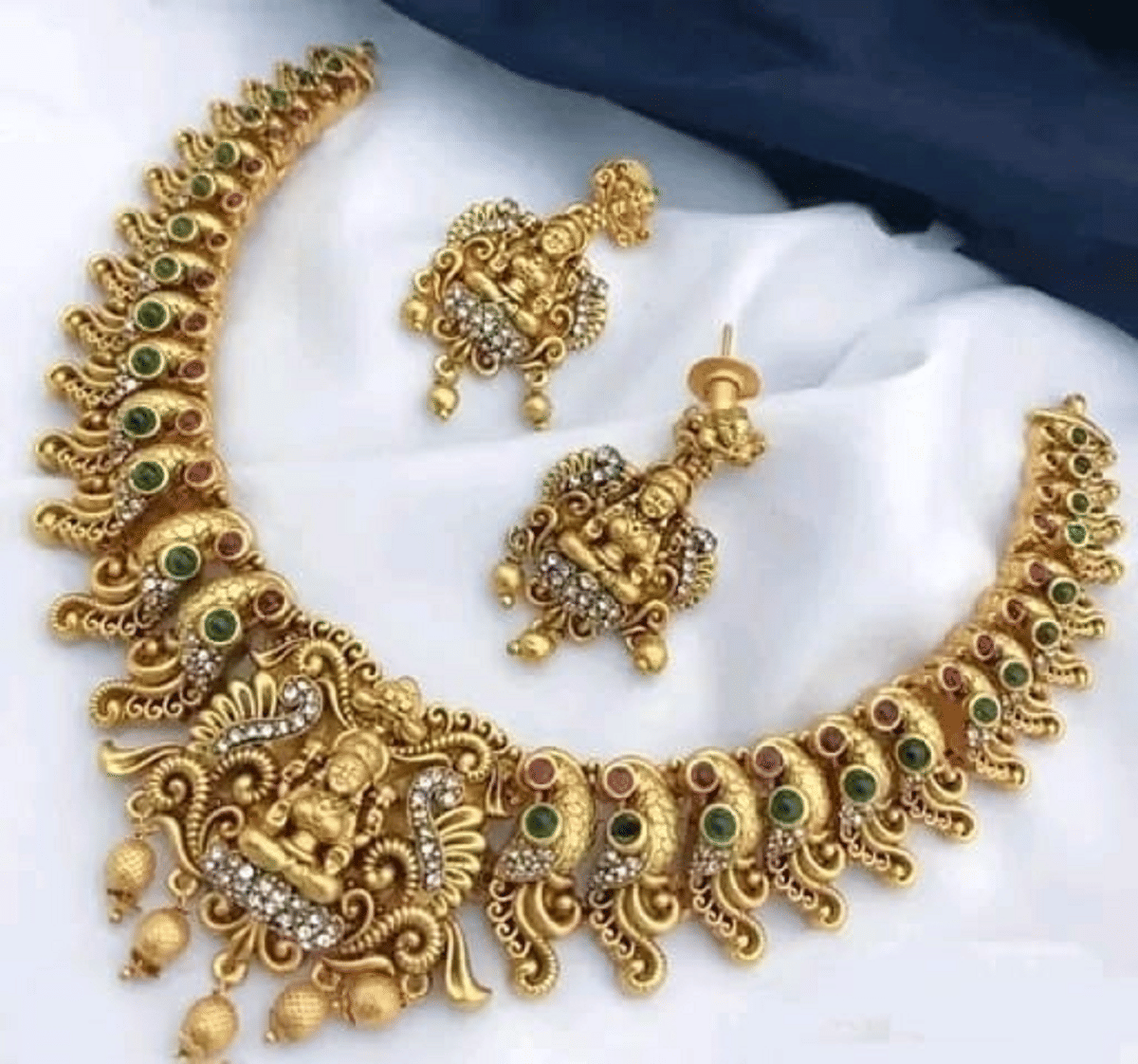 KEYMAX Golden Alloy Necklace Set ( Pack of 1 )