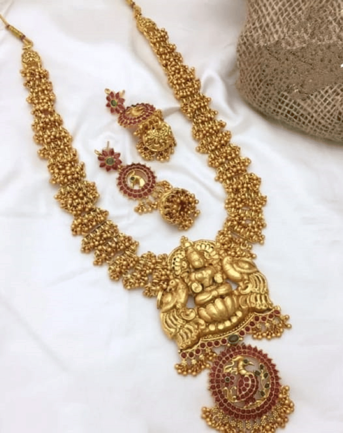 KEYMAX Golden Alloy Necklace Set ( Pack of 1 )