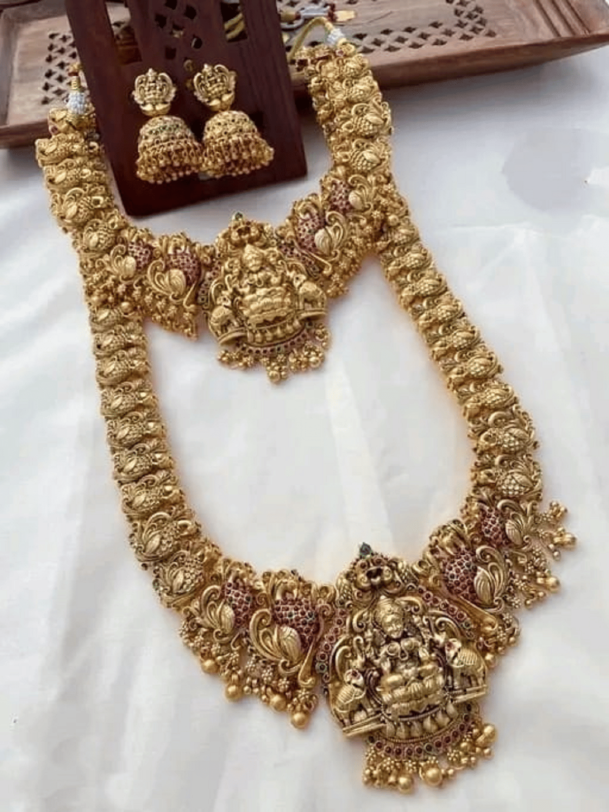 KEYMAX Golden Alloy Necklace Set ( Pack of 1 )