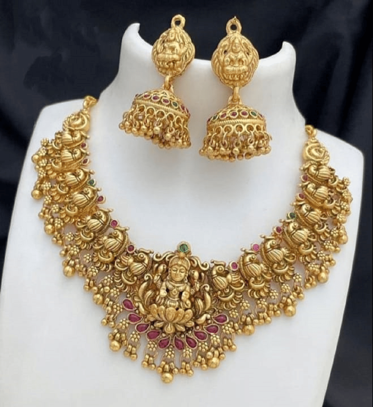 KEYMAX Golden Alloy Necklace Set ( Pack of 1 )