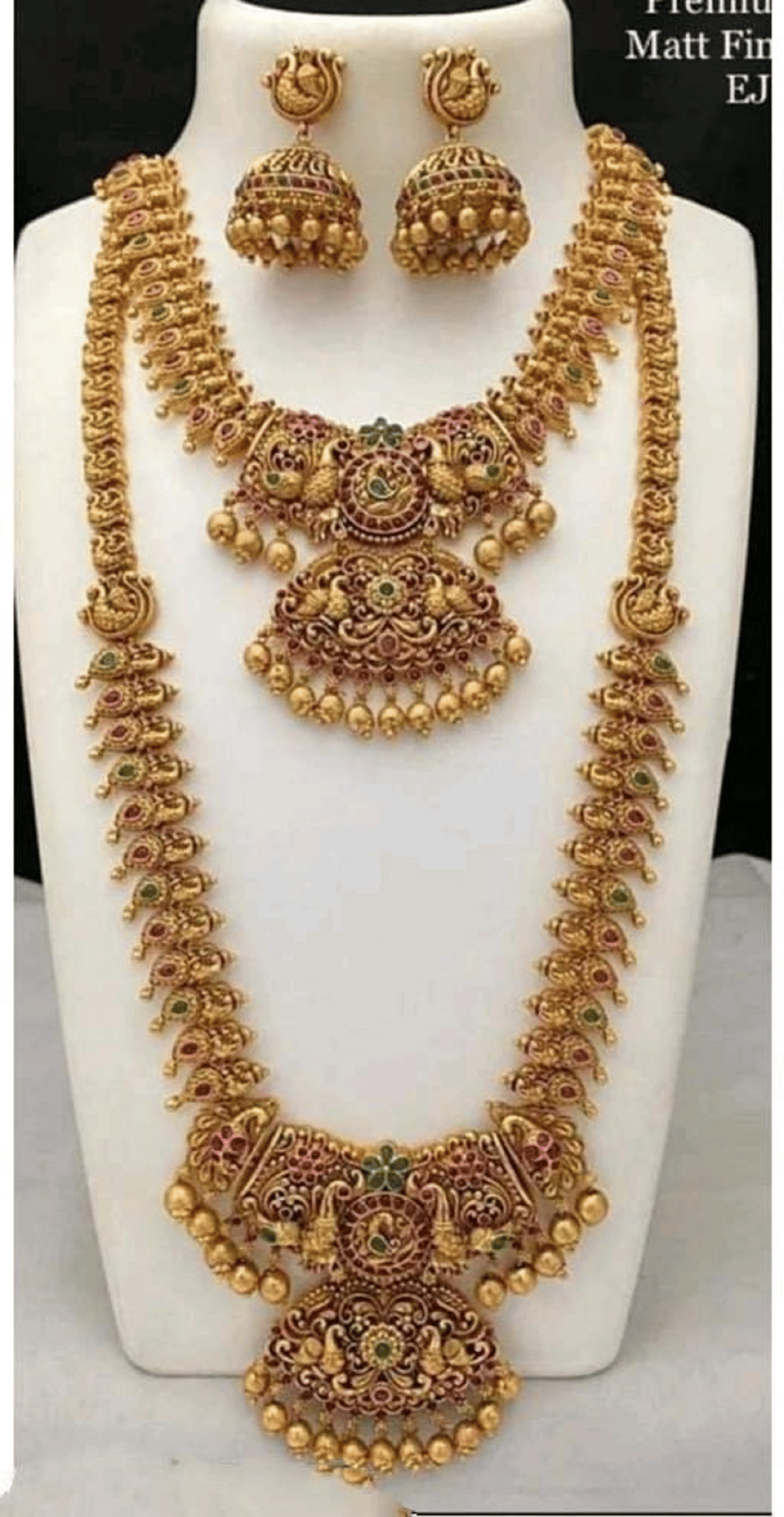     			KEYMAX Golden Alloy Necklace Set ( Pack of 1 )