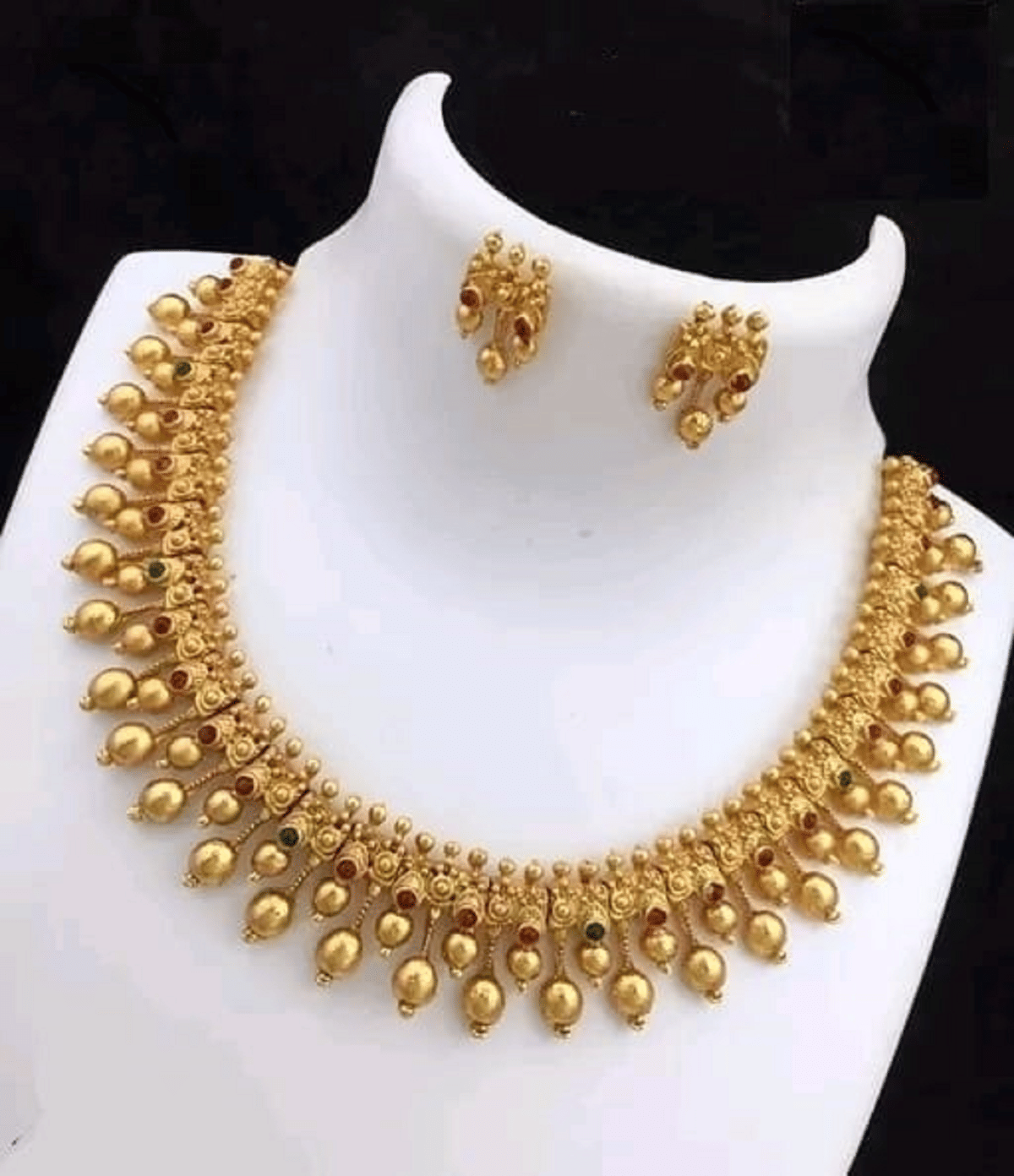 KEYMAX Golden Alloy Necklace Set ( Pack of 1 )