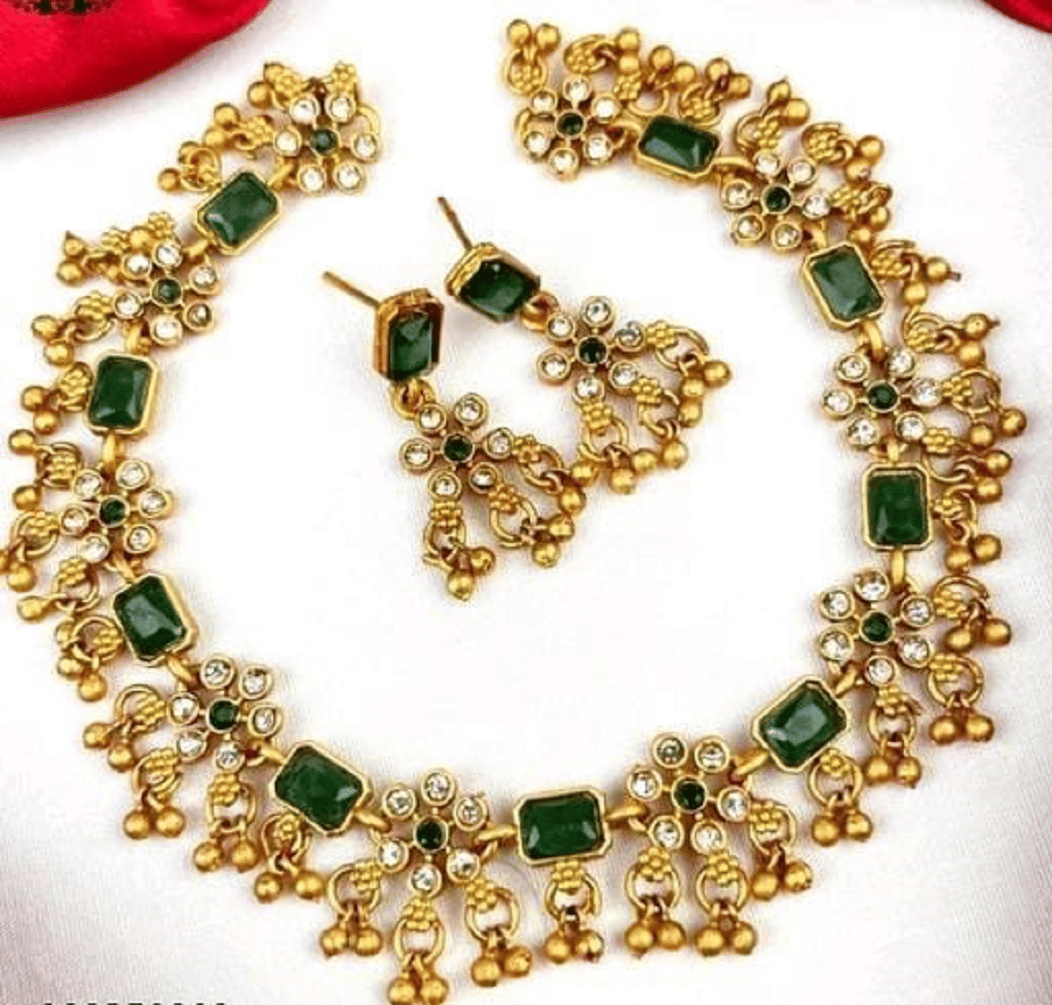 RIENTA JWL Golden Alloy Necklace Set ( Pack of 1 )