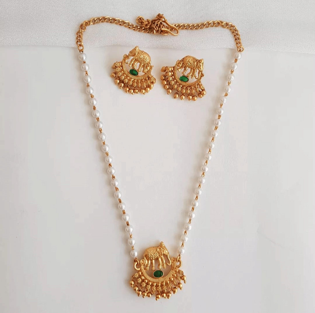 RIENTA JWL Golden Alloy Necklace Set ( Pack of 1 )