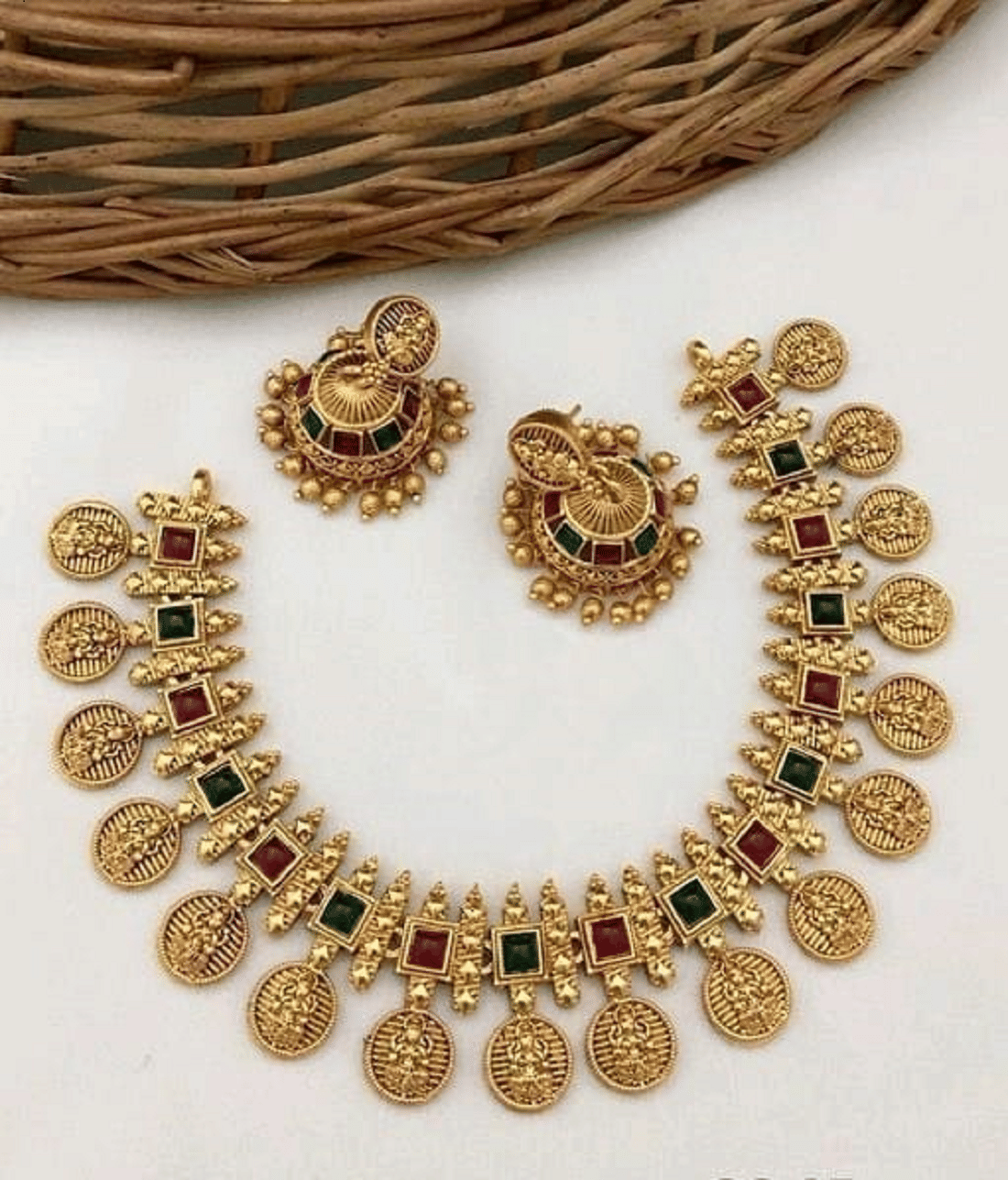 RIENTA JWL Golden Alloy Necklace Set ( Pack of 1 )