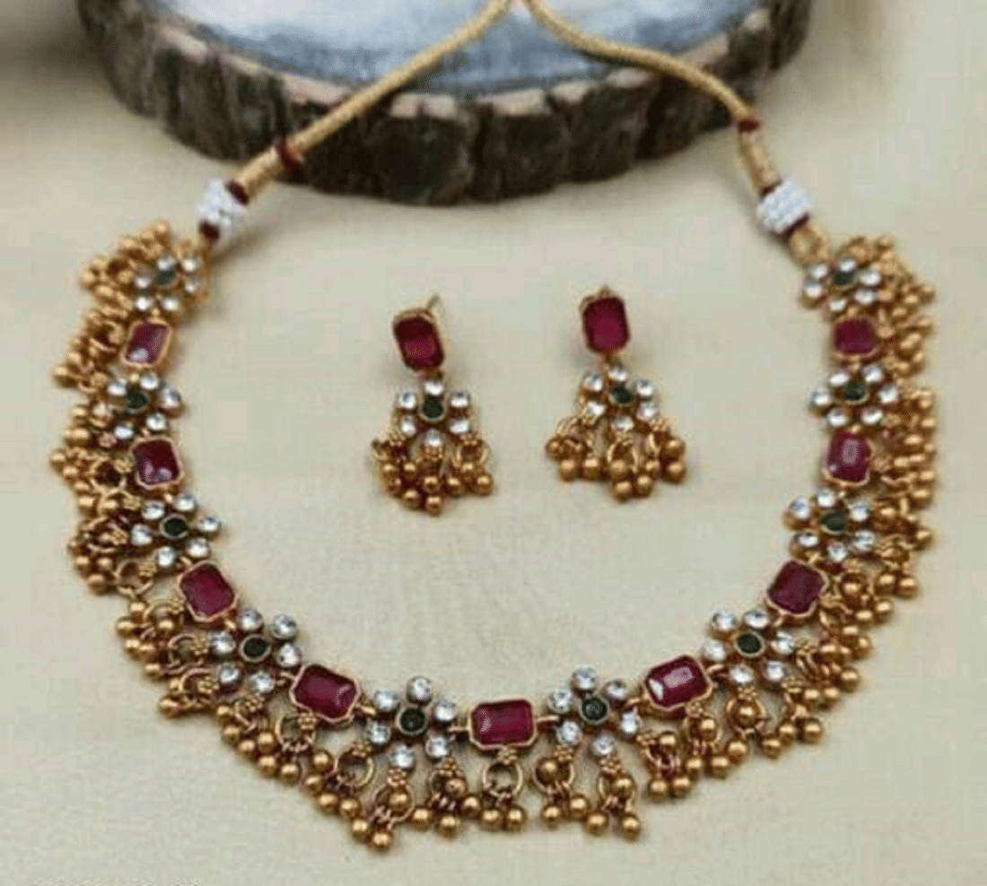 RIENTA JWL Golden Alloy Necklace Set ( Pack of 1 )