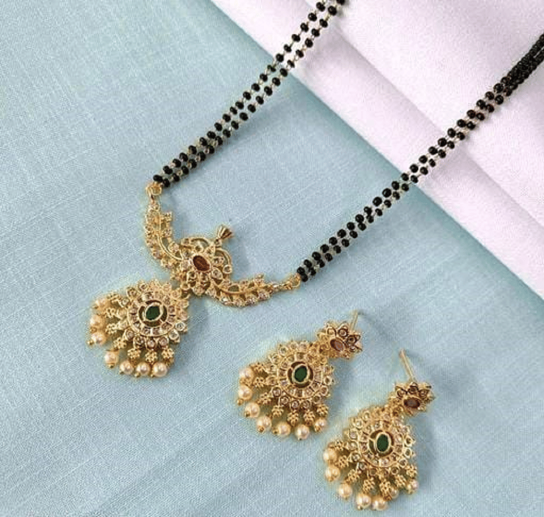     			RIENTA JWL Golden Alloy Necklace ( Pack of 1 )
