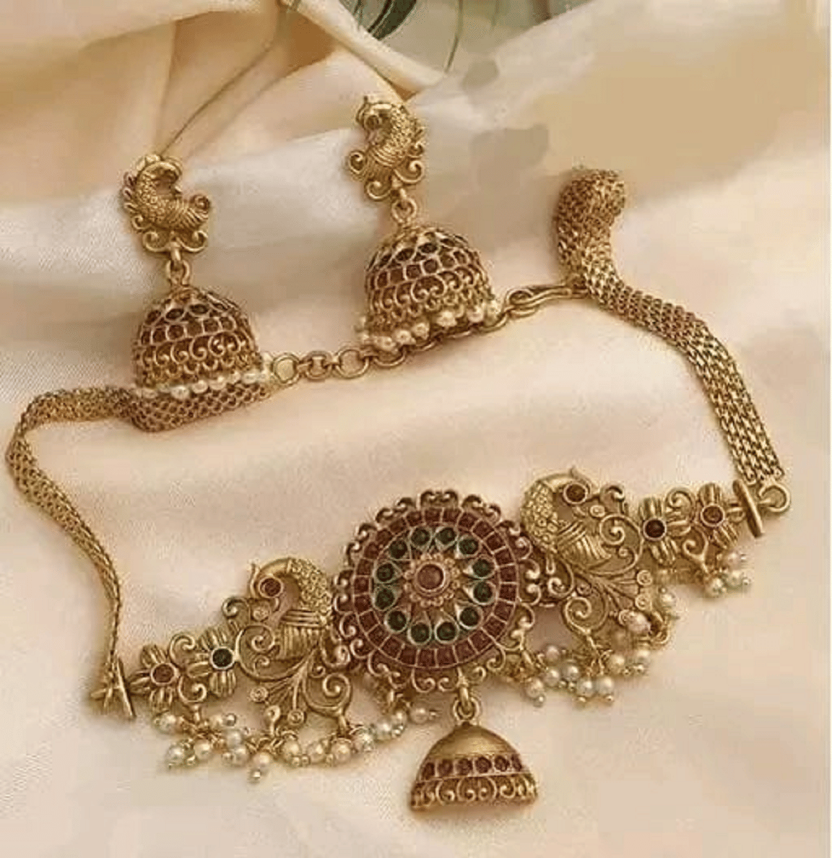     			RIENTA JWL Golden Alloy Necklace Set ( Pack of 1 )