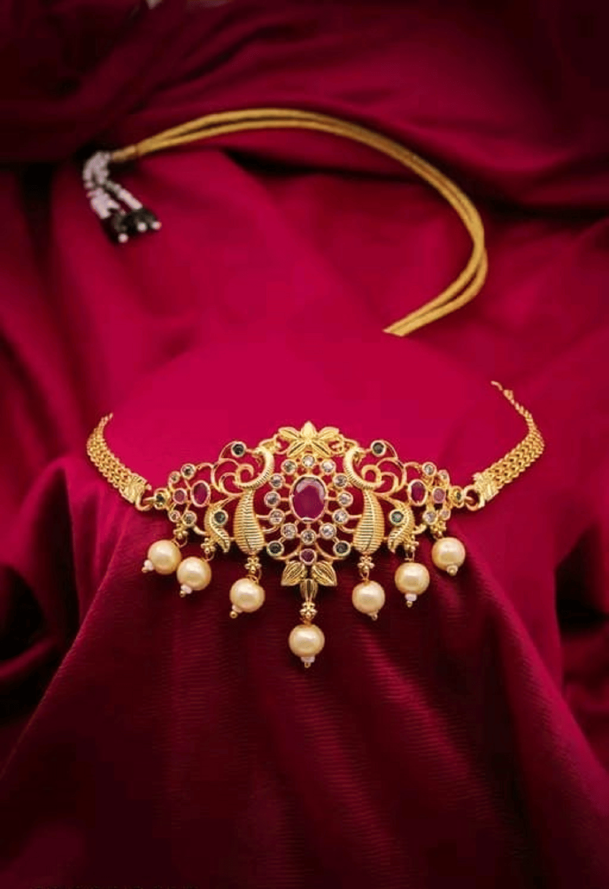 RIENTA JWL Golden Alloy Necklace Set ( Pack of 1 )