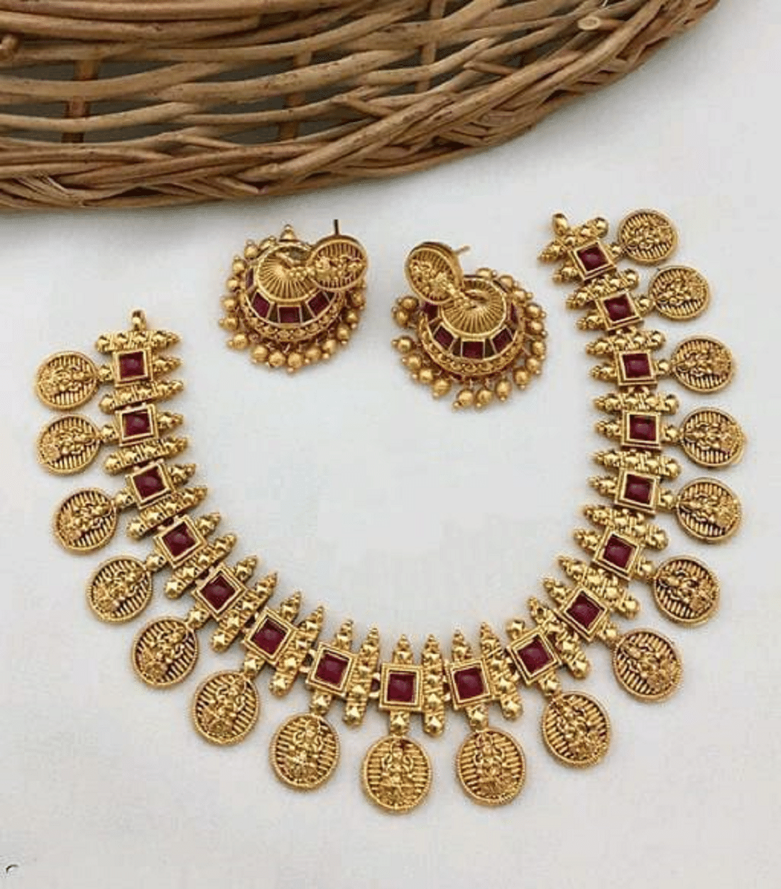     			RIENTA JWL Golden Alloy Necklace Set ( Pack of 1 )
