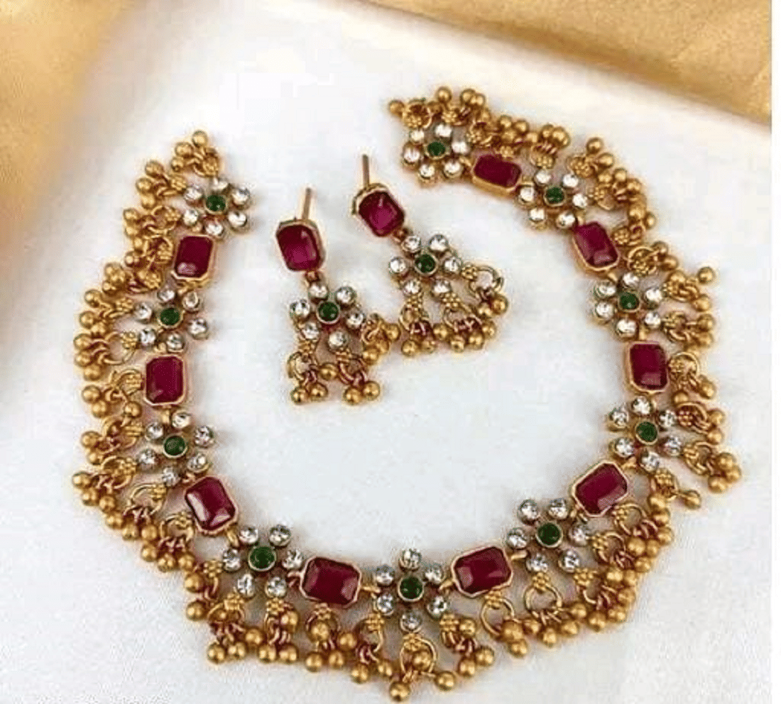     			RIENTA JWL Golden Alloy Necklace Set ( Pack of 1 )