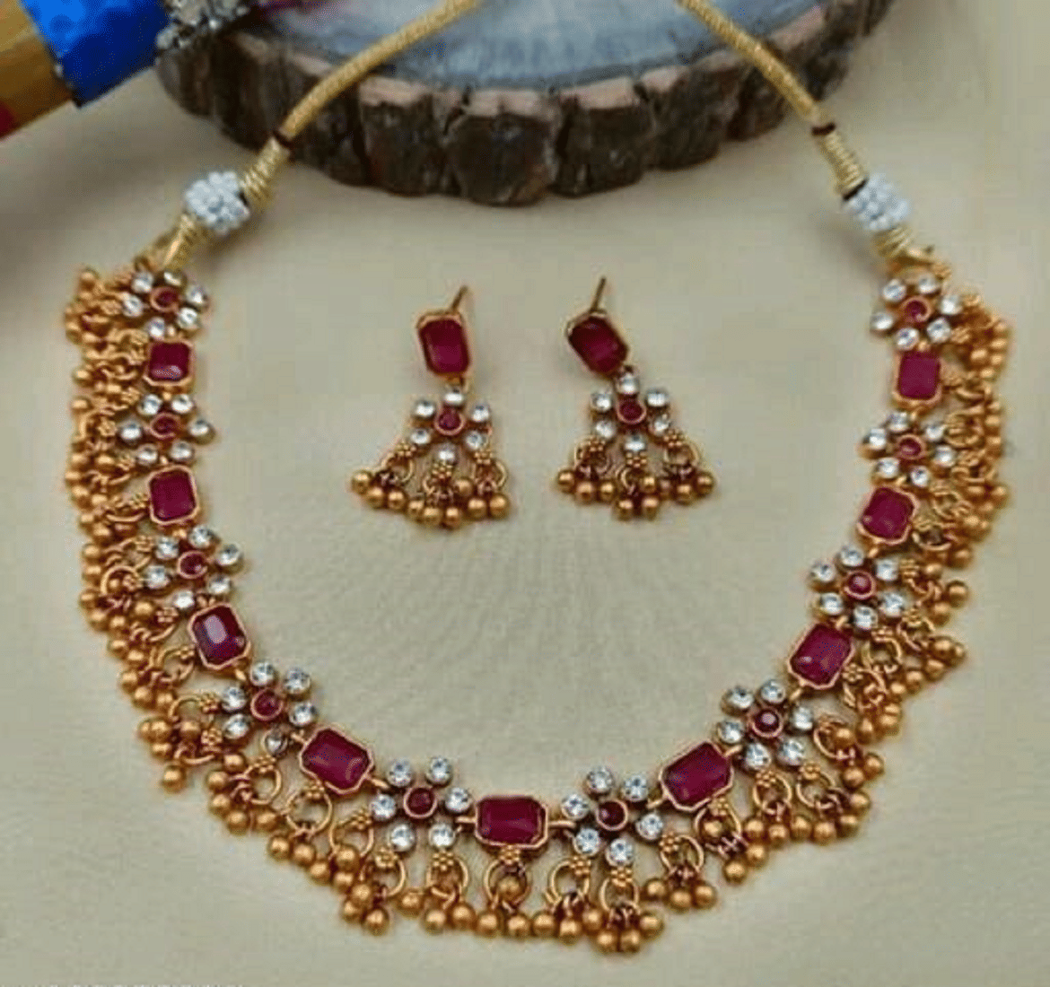 RIENTA JWL Golden Alloy Necklace Set ( Pack of 1 )