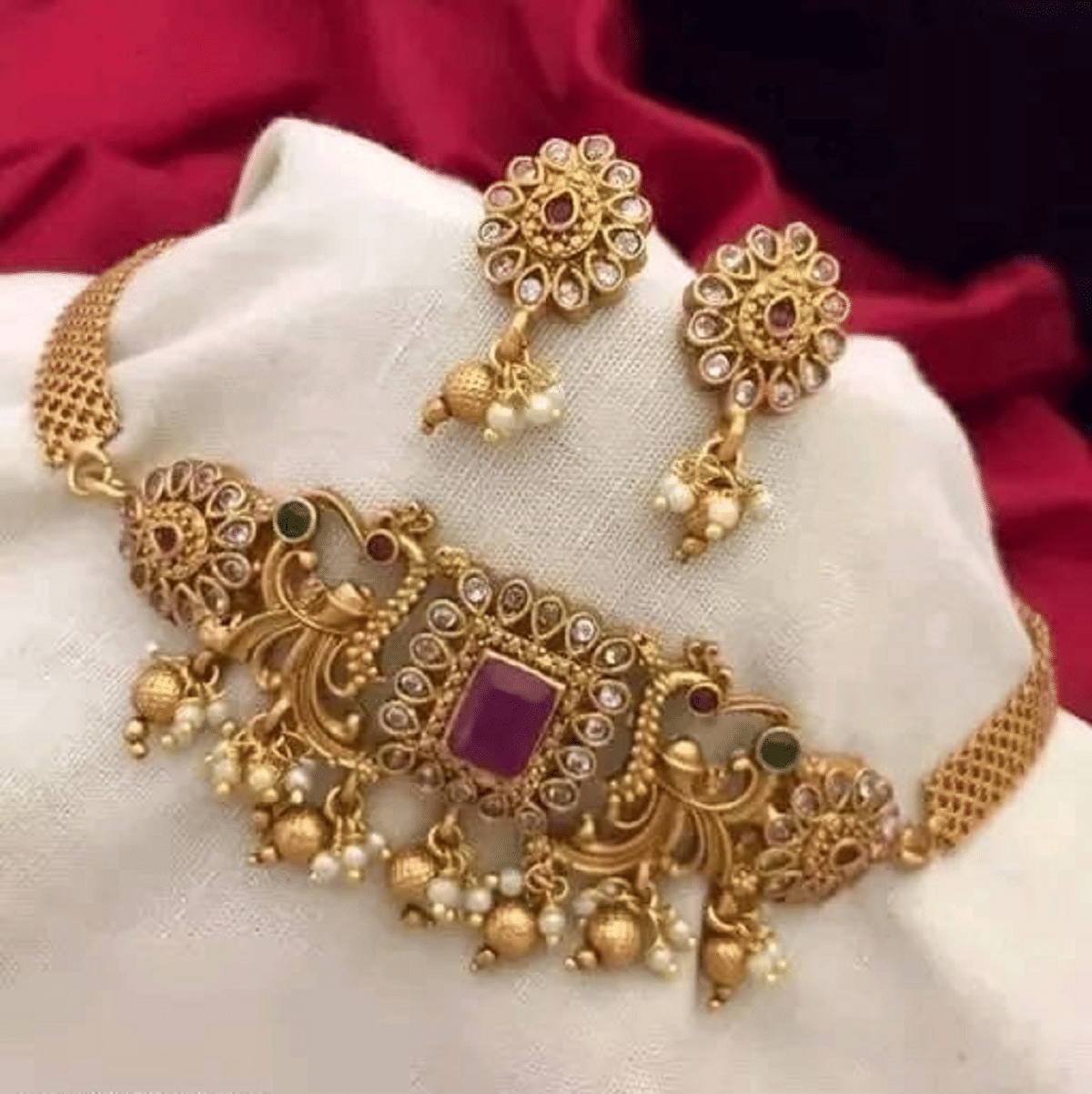 RIENTA JWL Golden Alloy Necklace Set ( Pack of 1 )