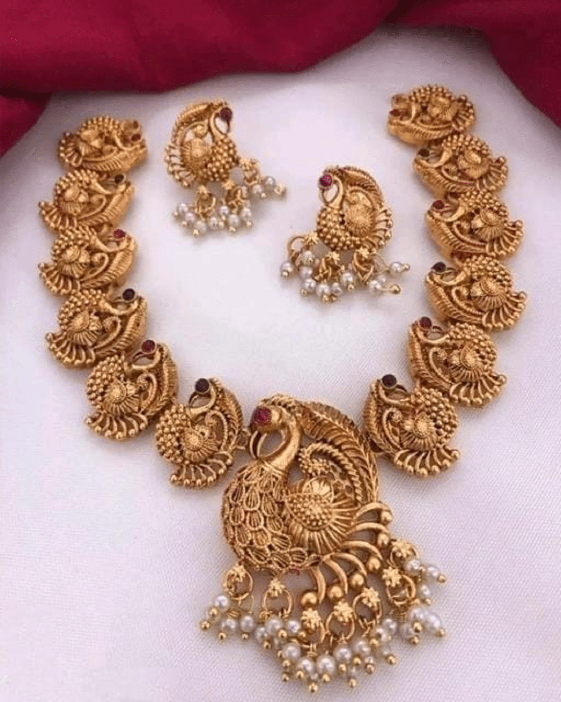     			RIENTA JWL Golden Alloy Necklace Set ( Pack of 1 )