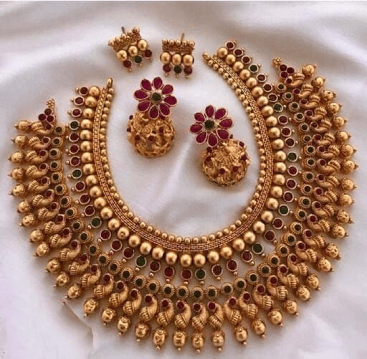     			RIENTA JWL Golden Alloy Necklace Set ( Pack of 2 )