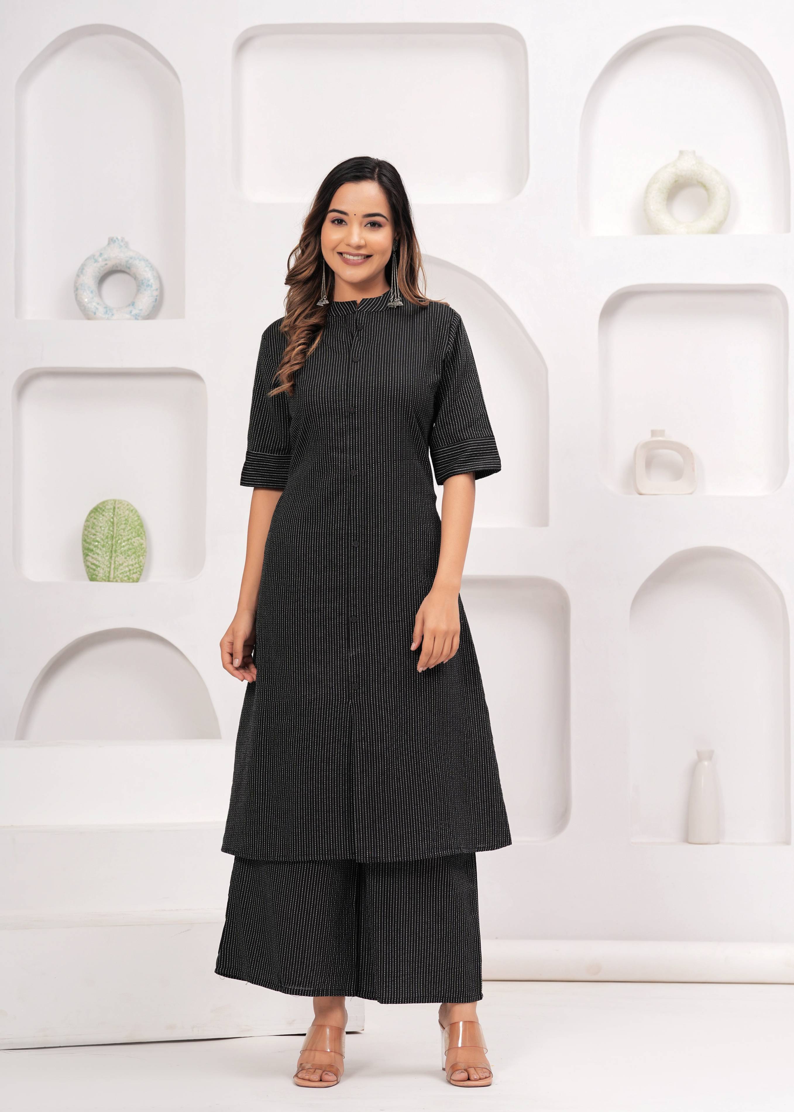 URBAN JAIPUR Pack of 1 Cotton Striped Front Slit Women's Kurti - ( Black ) URBAN JAIPUR Pack of 1 Cotton Striped Front Slit Women's Kurti - ( Black )