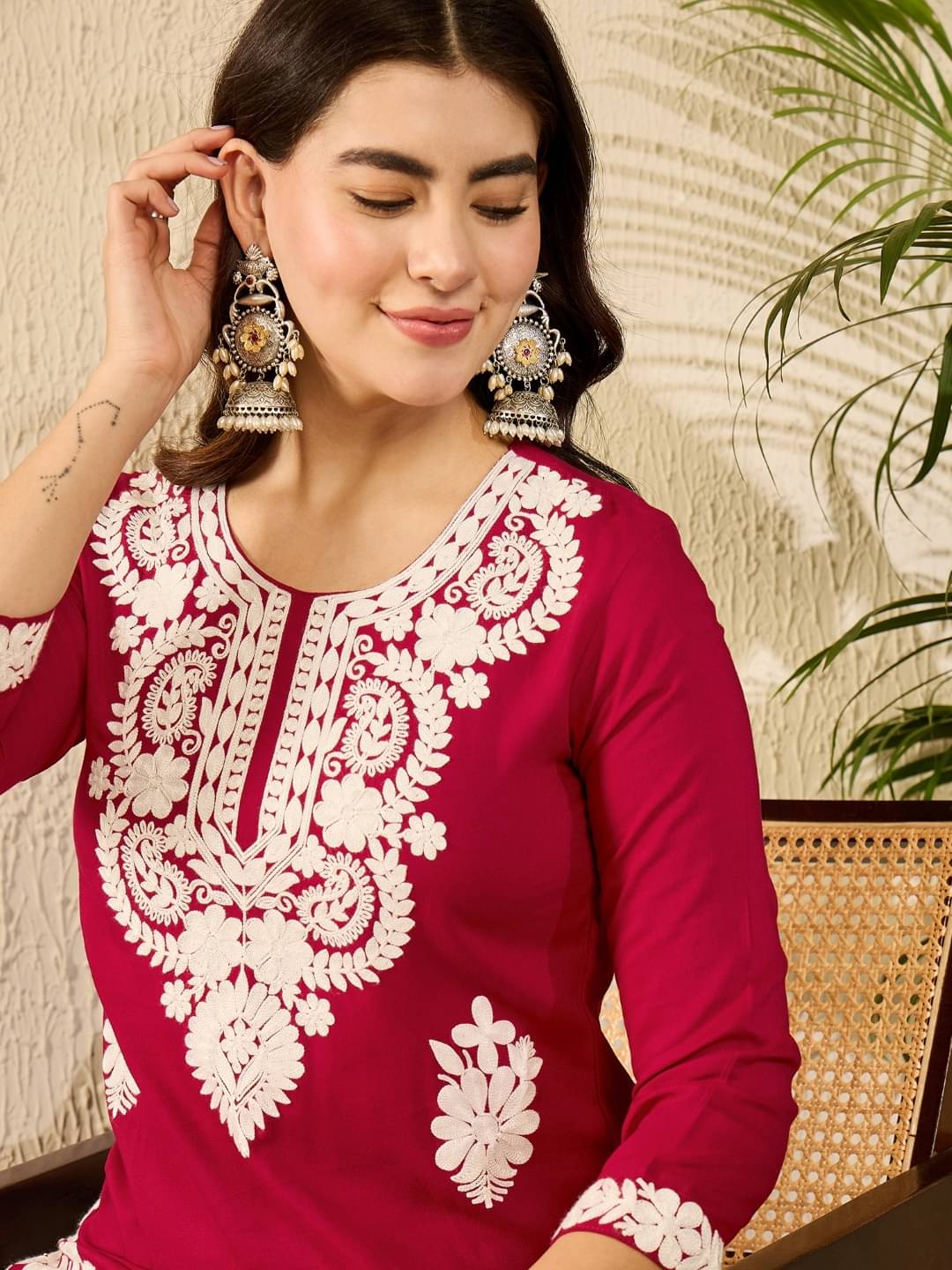     			Vaamsi Women Viscose Embroidered Straight Kurti ( Red )