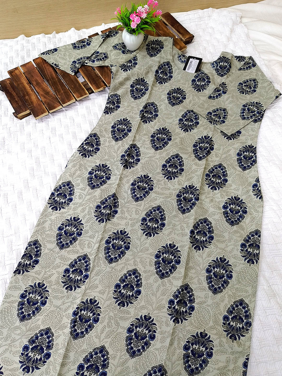 Ethnicbasket Pack of 1 Crepe Printed Straight Women's Kurti - ( Grey )     			Ethnicbasket Pack of 1 Crepe Printed Straight Women's Kurti - ( Grey )